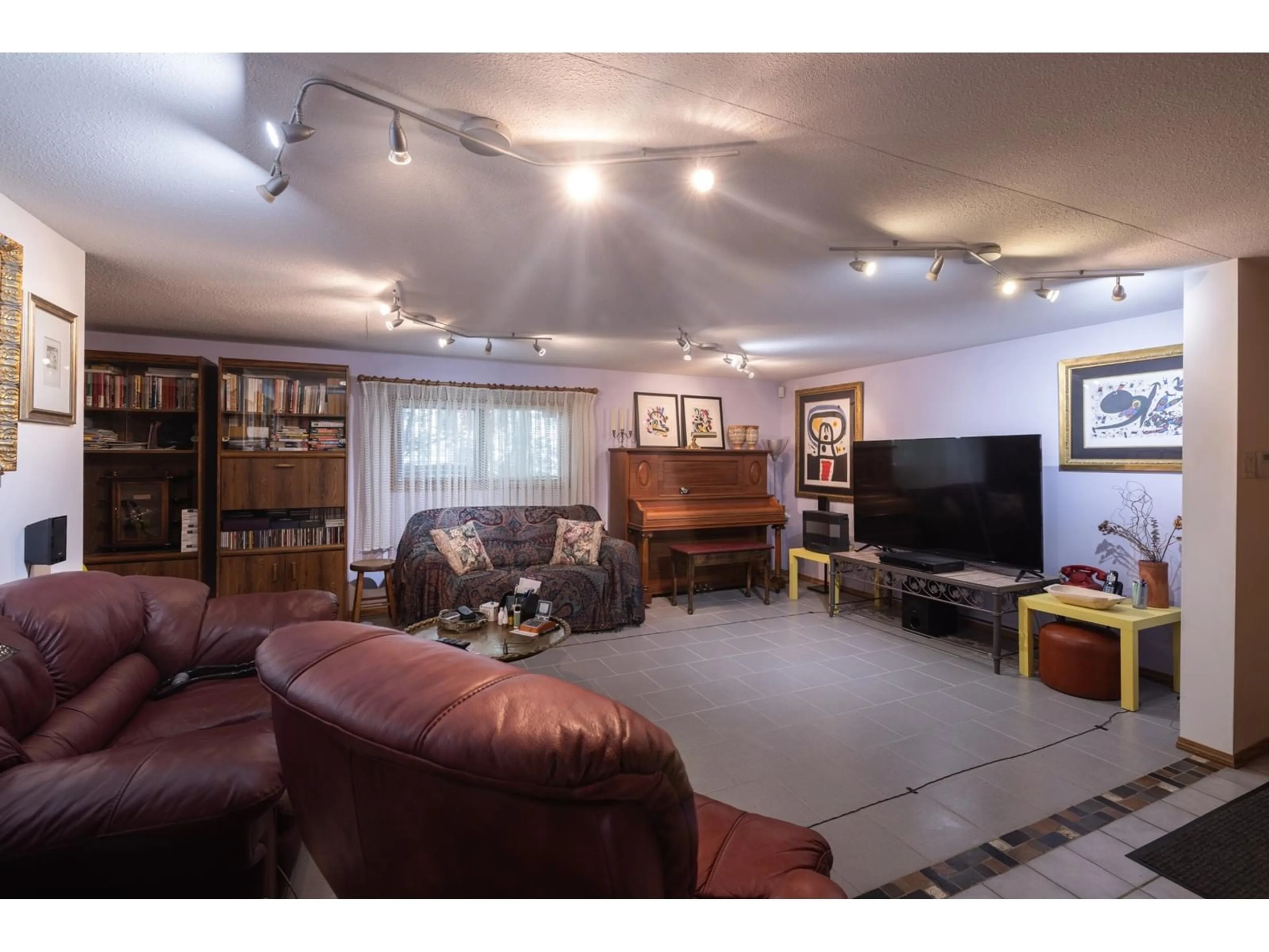 Living room, wood floors for 642 4TH Avenue, Fernie British Columbia V0B1M0