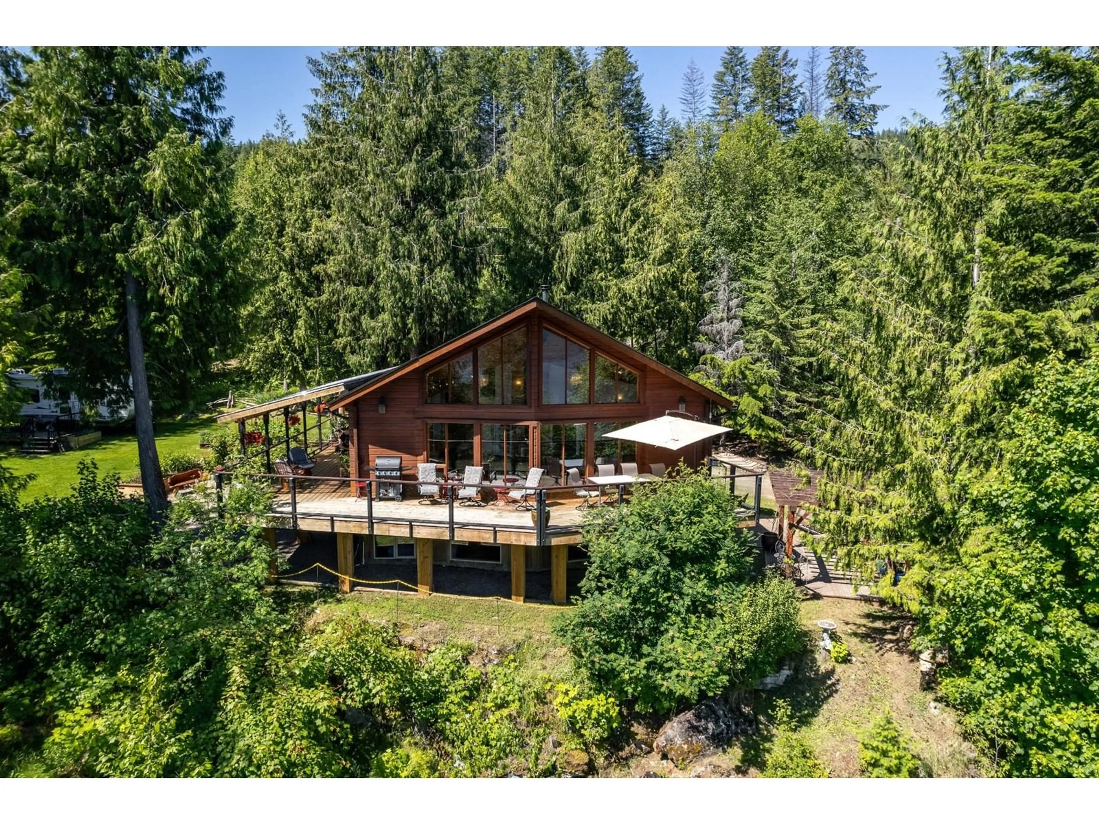 Cottage for 6250 LAKE STREET, Kaslo British Columbia V0G1M0