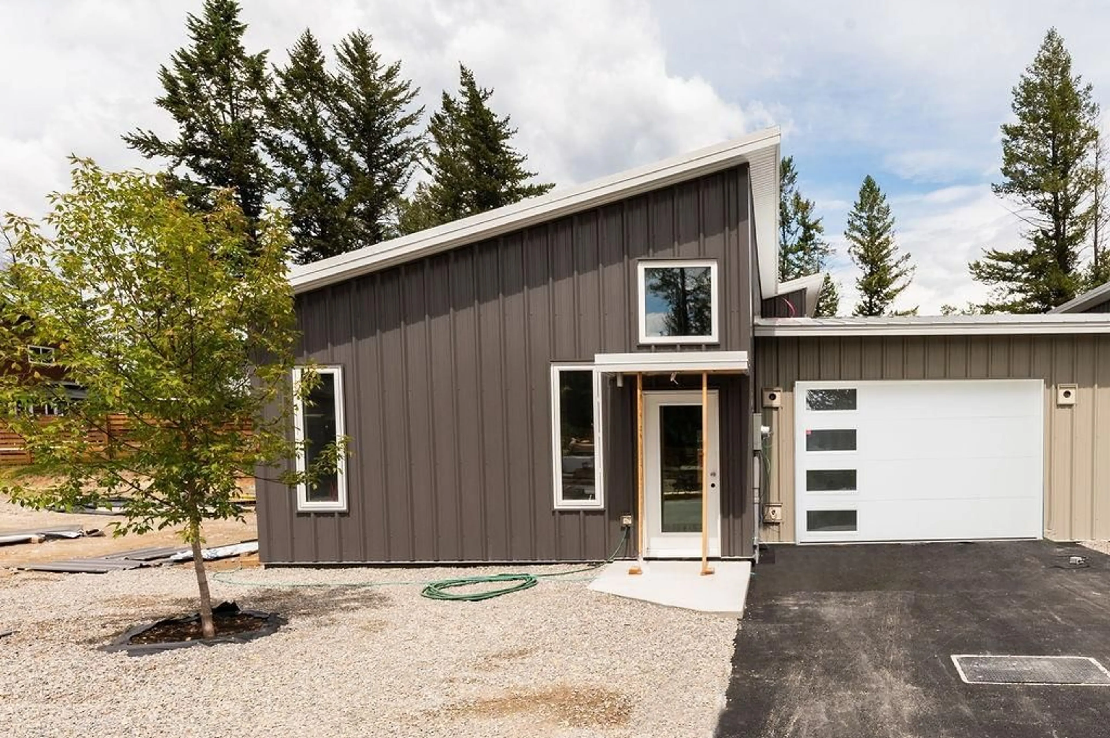 Home with vinyl exterior material for 1306 ORCHARD LANE, Invermere British Columbia V0A1K4