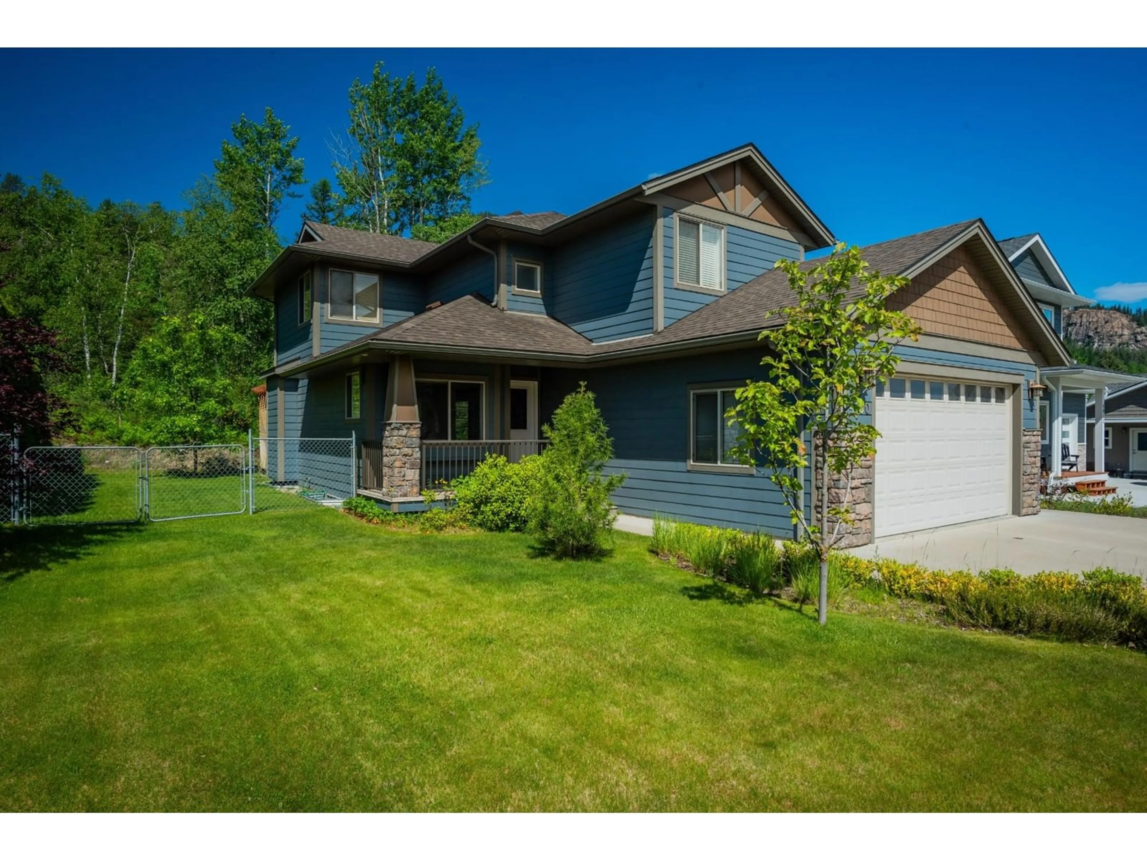 Frontside or backside of a home for 4100 16TH AVENUE, Castlegar British Columbia V1N4X7