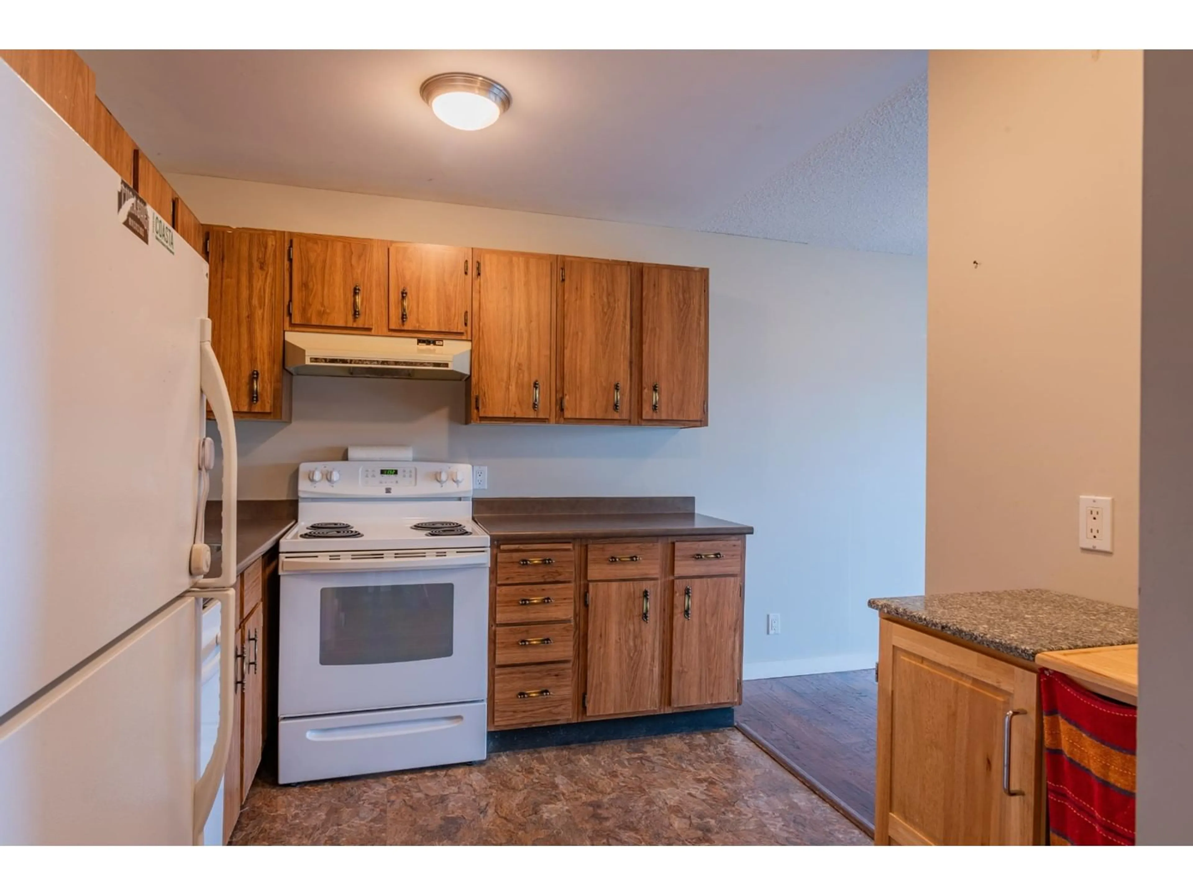 Standard kitchen for 303 - 1510 NICKLEPLATE ROAD, Rossland British Columbia V0G1Y0