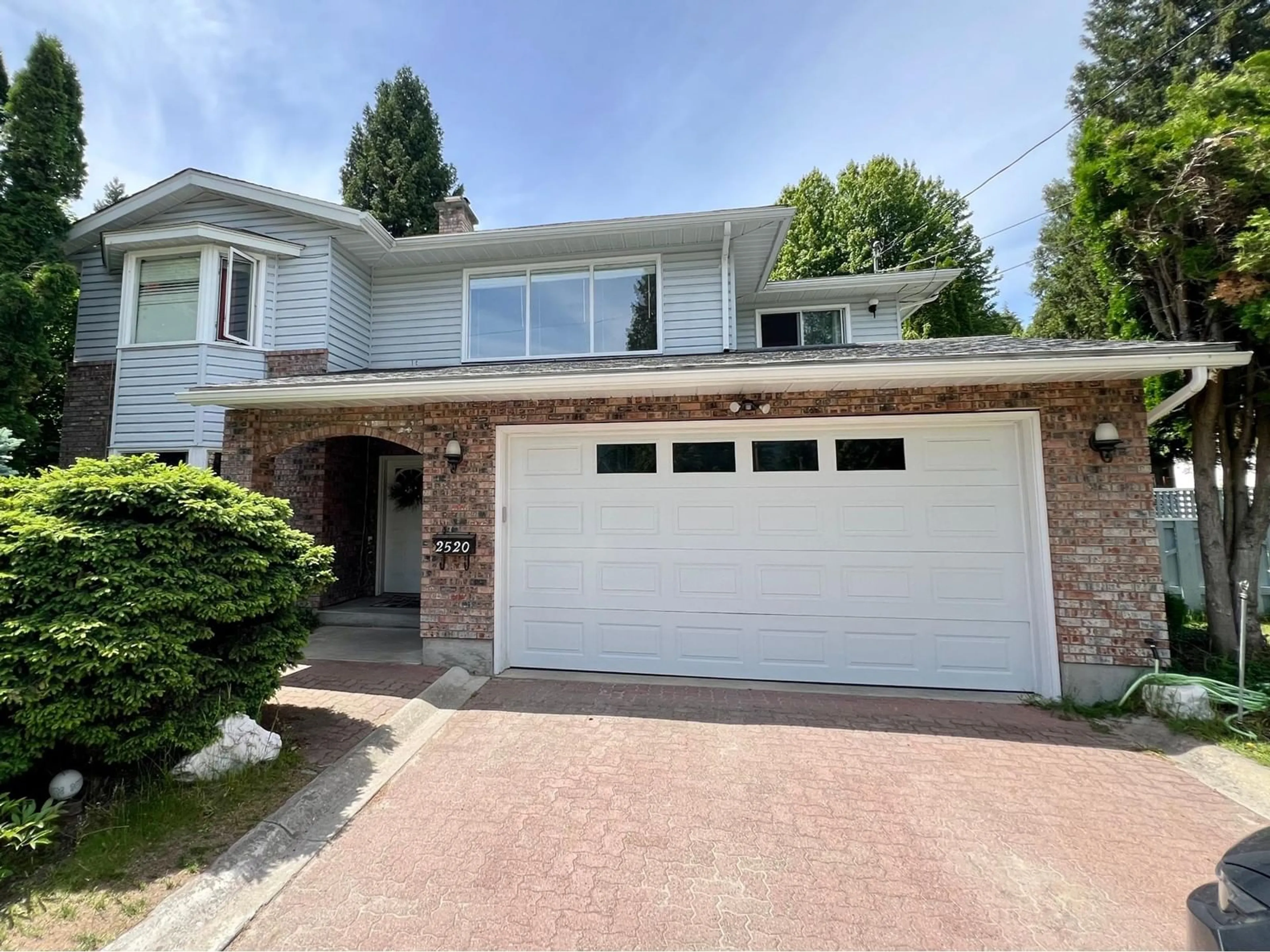 Frontside or backside of a home for 2520 9TH AVENUE, Castlegar British Columbia V1N2Y8