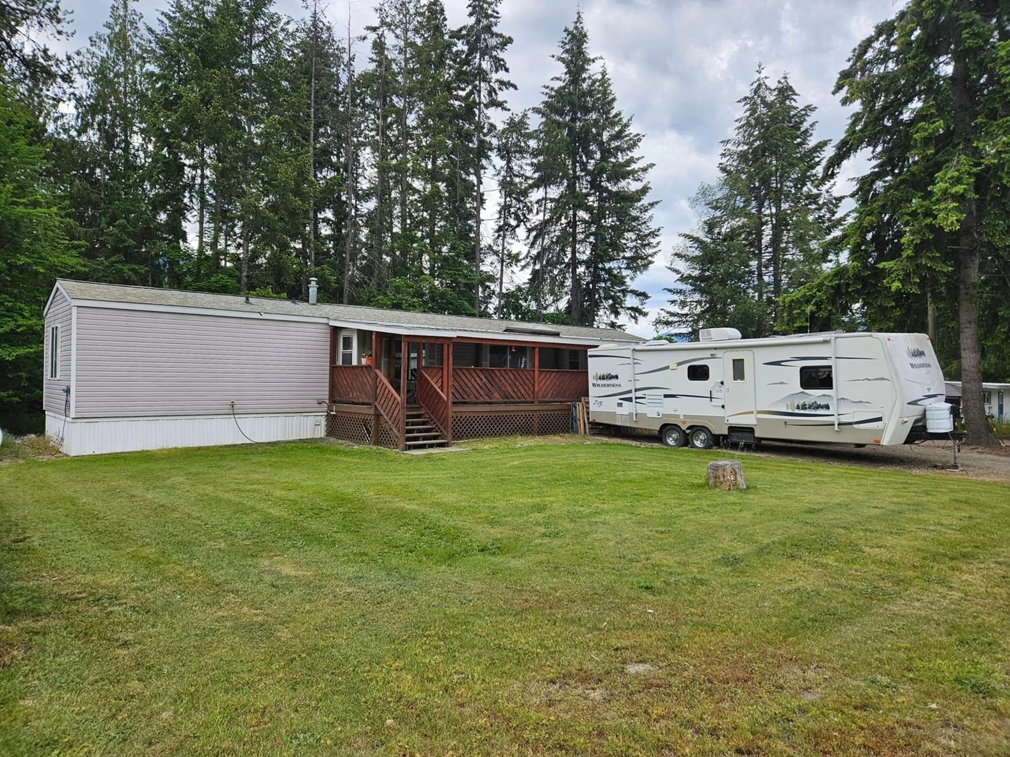 Outside view for 719 9TH AVENUE NW, Nakusp British Columbia V0G1R0
