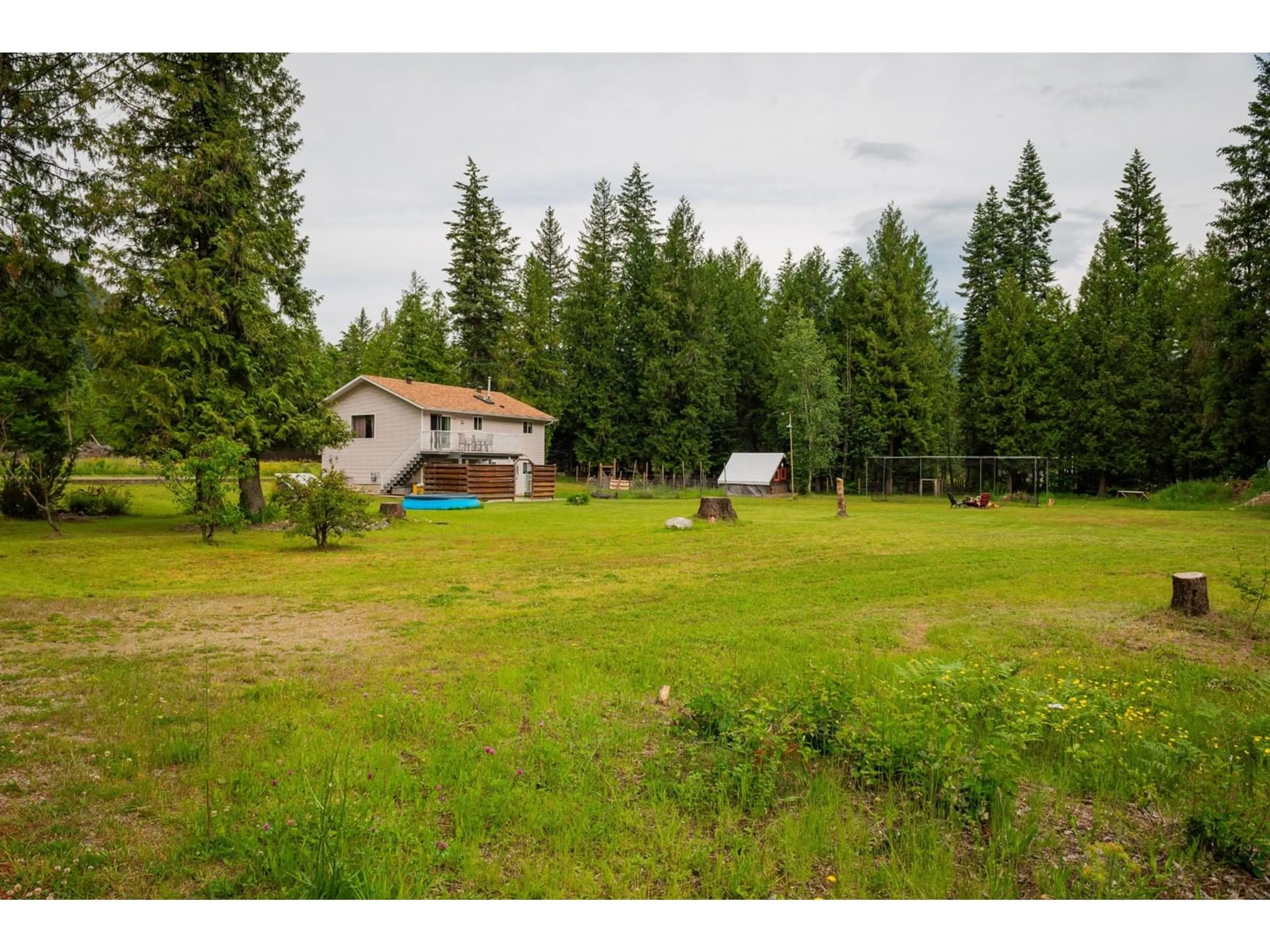 Fenced yard for 982 KELLY DRIVE, Castlegar British Columbia V1N4P5