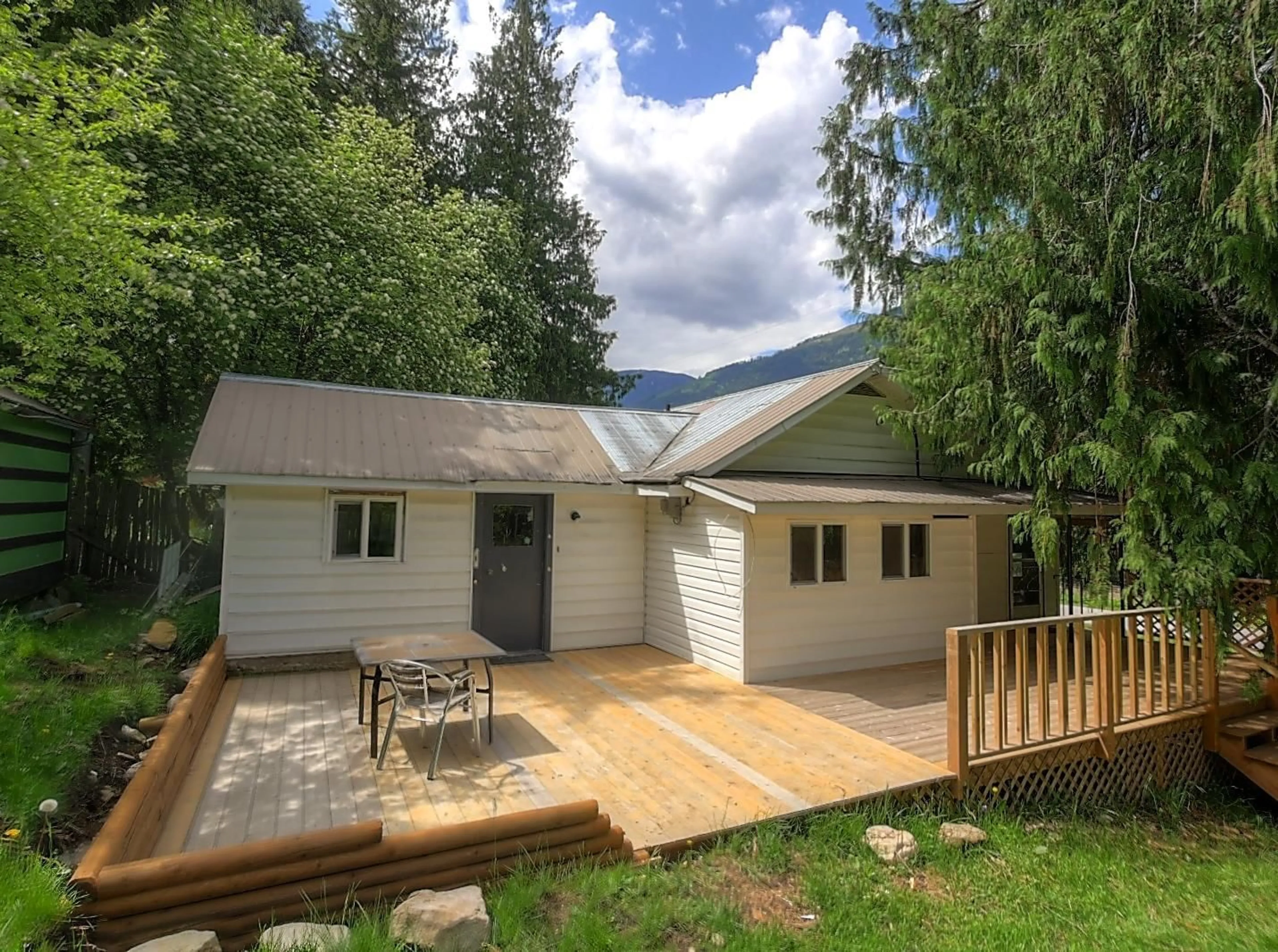 Cottage for 8312 PROCTER EAST ROAD, Procter British Columbia V1L0B6