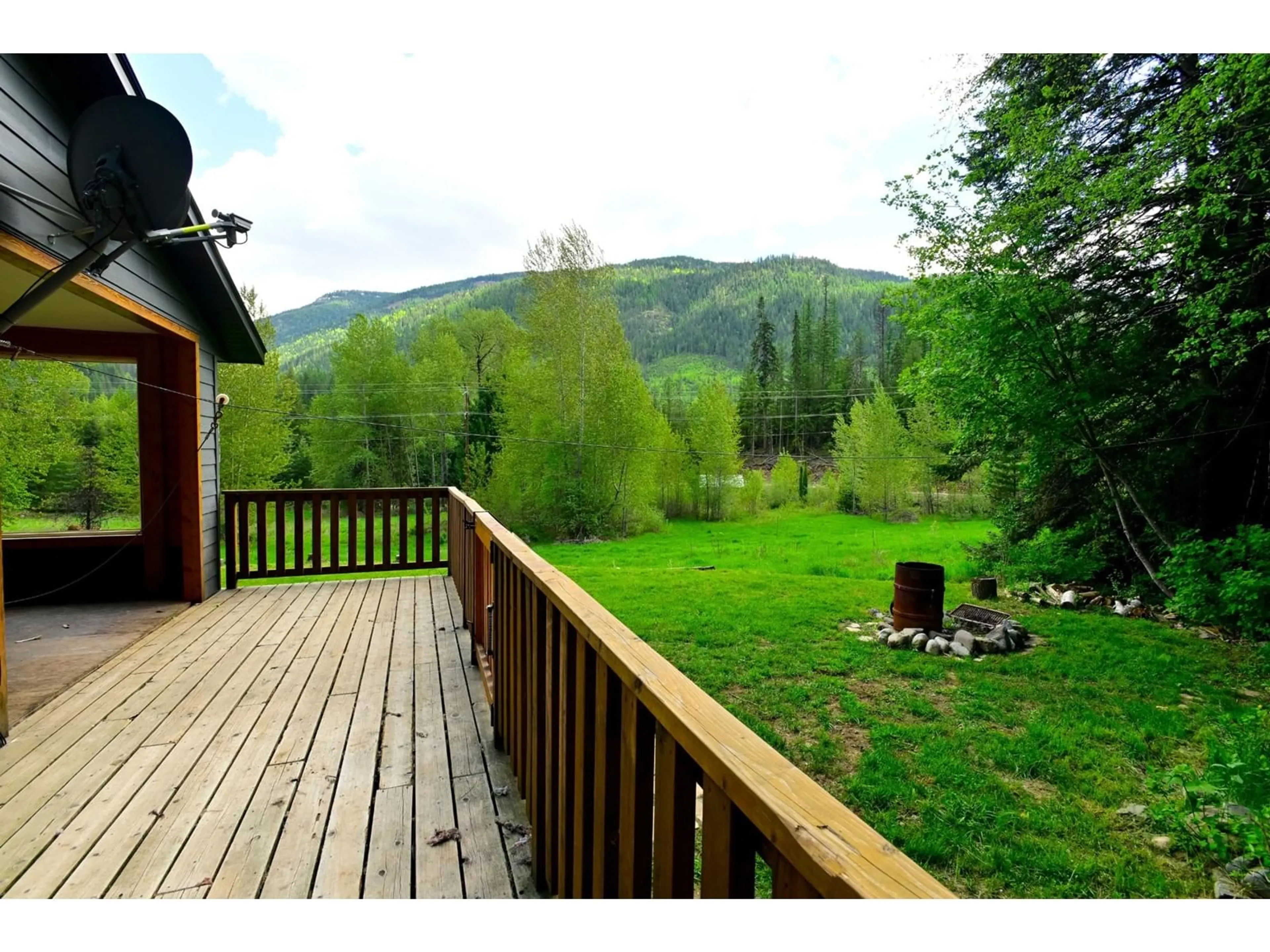 Patio for 8114 HIGHWAY 6, Salmo British Columbia V0G1Z0