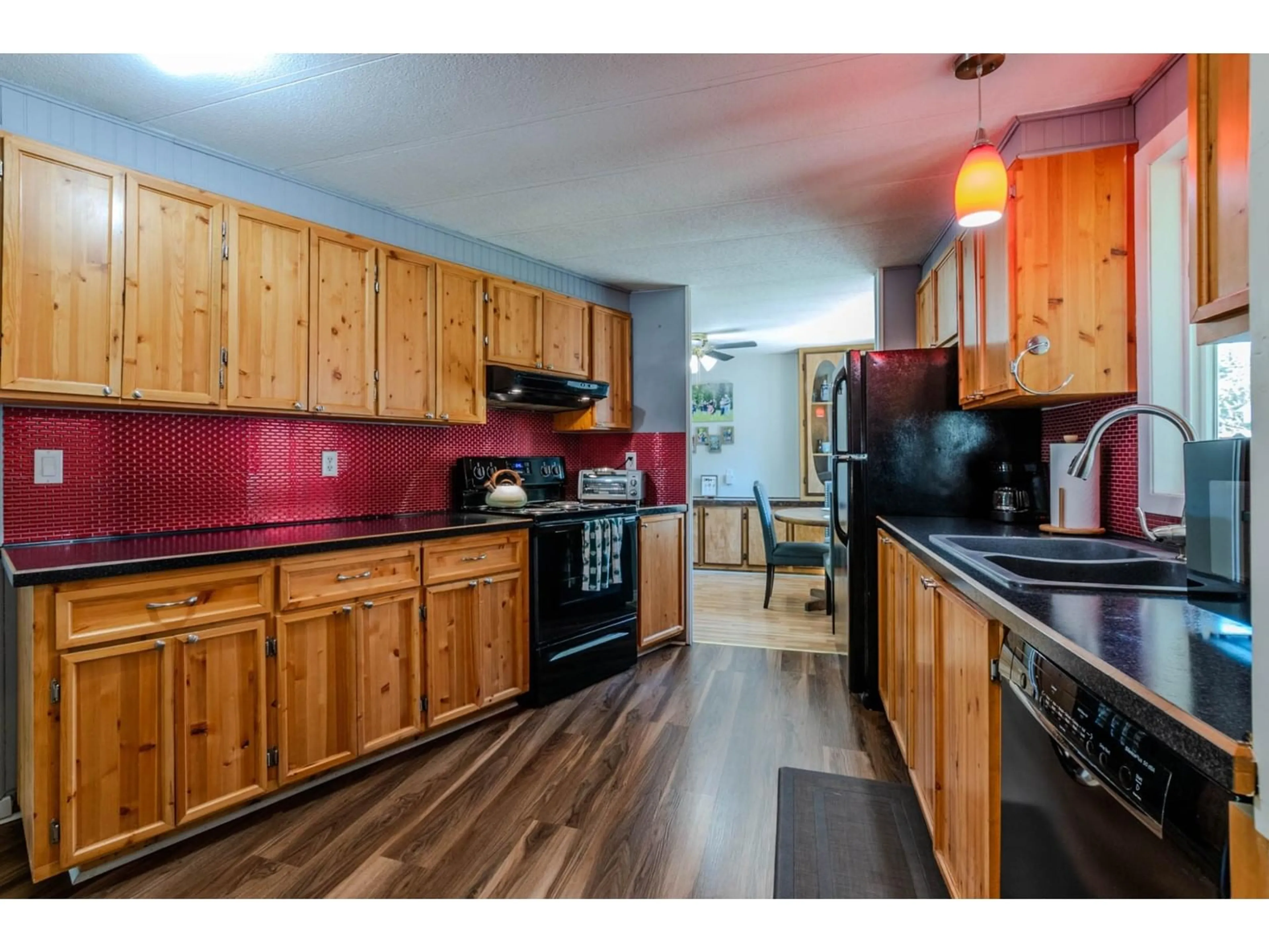 Standard kitchen for 905 COTTONWOOD AVENUE, Salmo British Columbia V0G1Z0