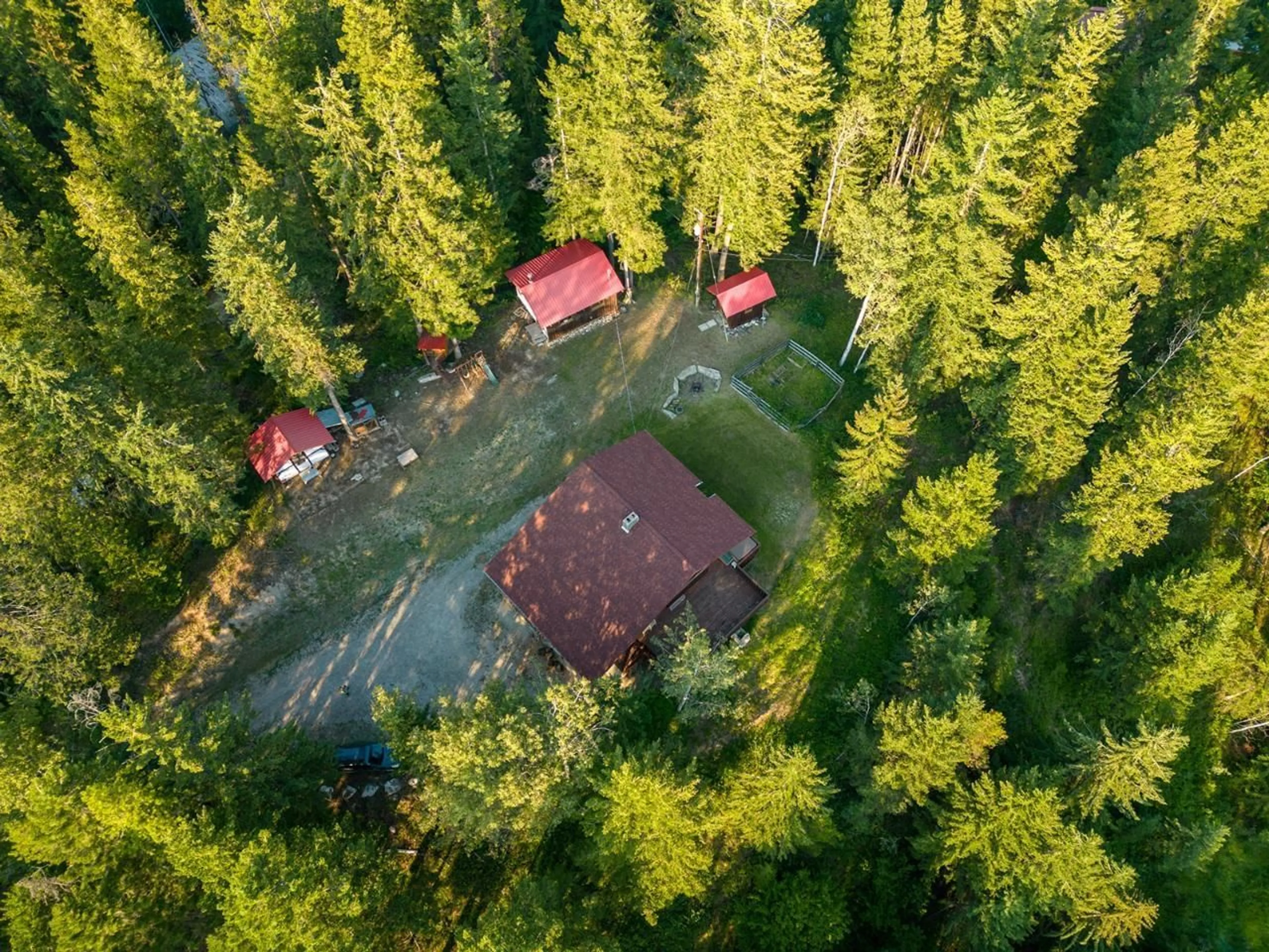 Frontside or backside of a home, cottage for 933 OSTER Road, Golden British Columbia V0A1H1