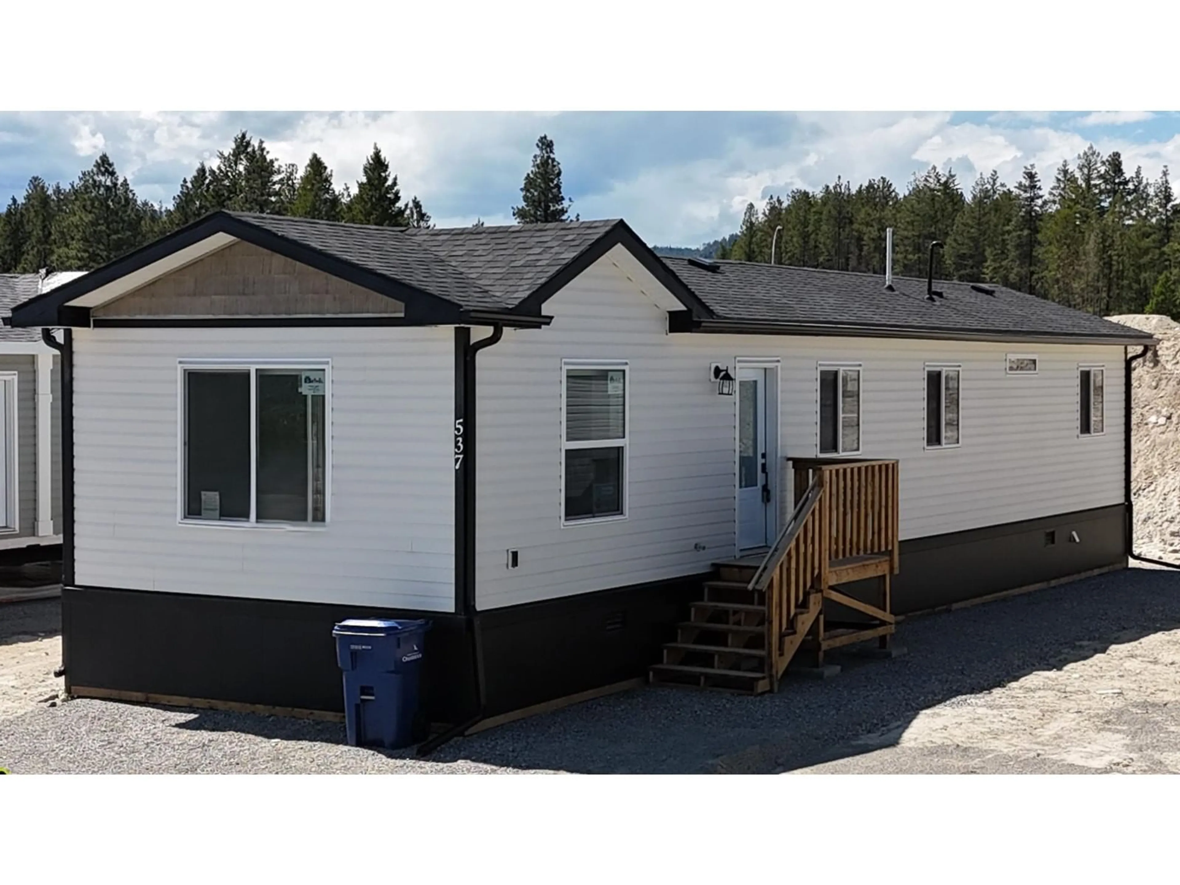 Home with vinyl exterior material for 537 STEEPLEVIEW Avenue, Cranbrook British Columbia V1C5L3