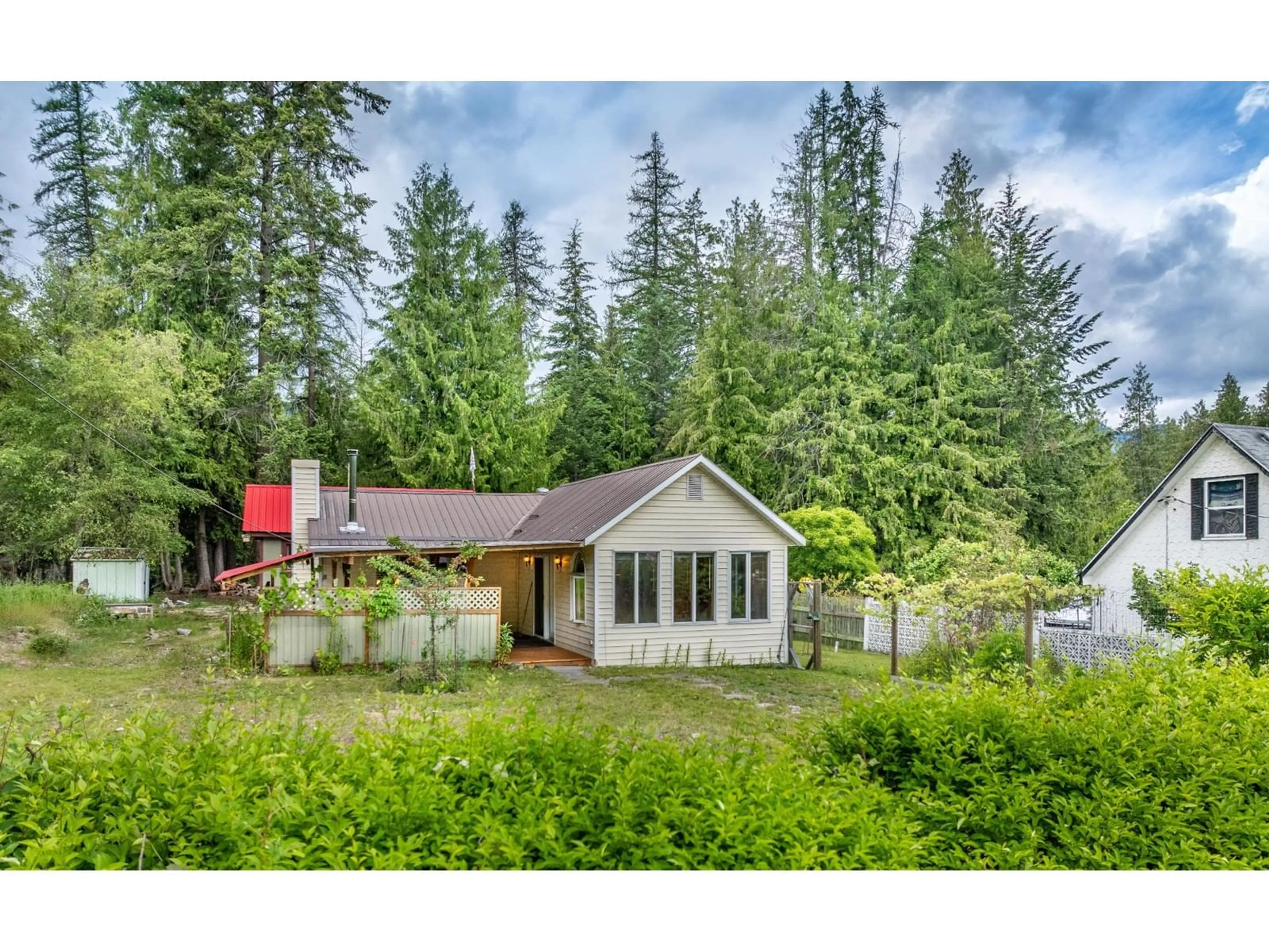 Cottage for 1521 HEARST AVENUE, Riondel British Columbia V0B2B0