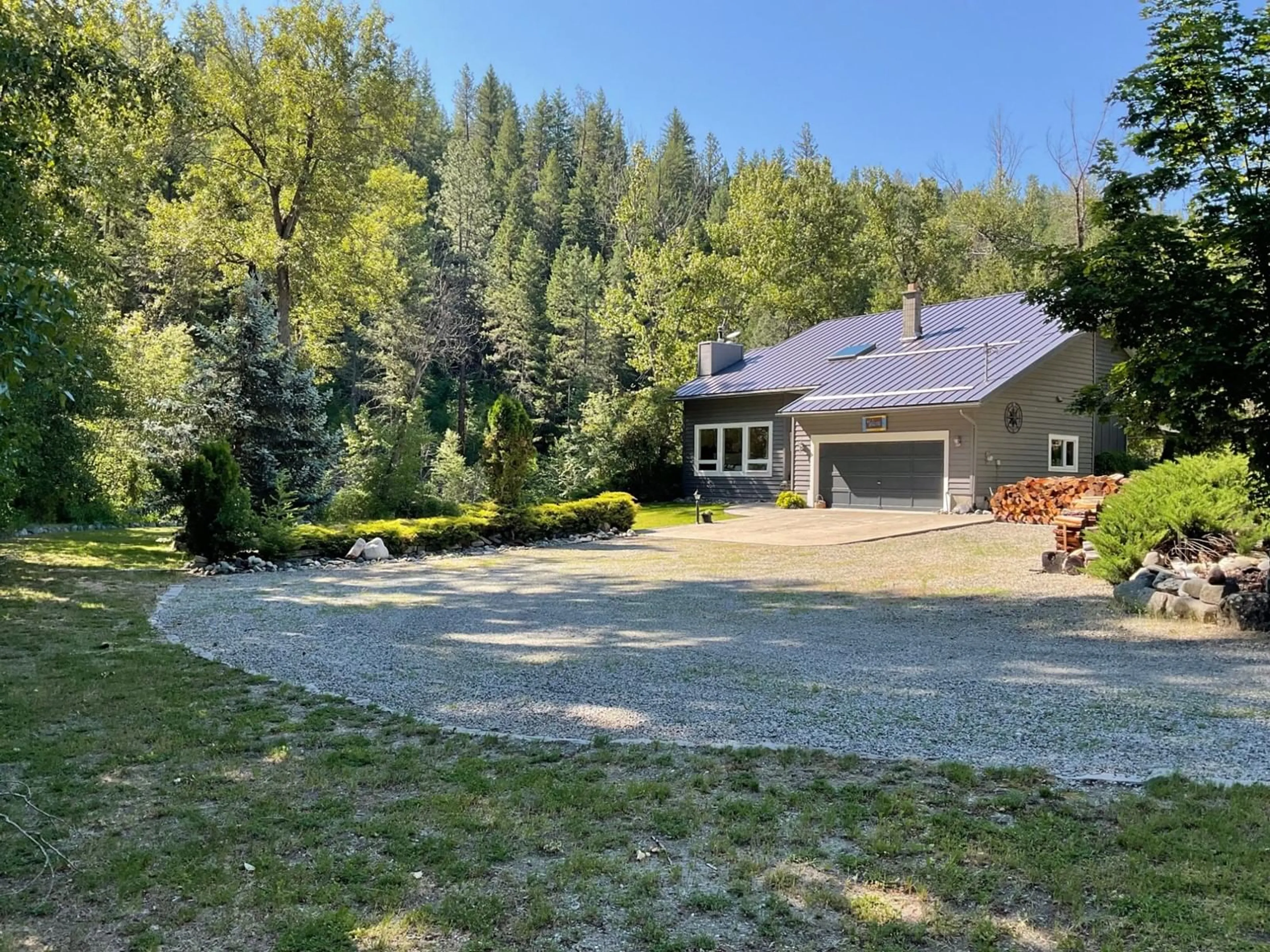 Frontside or backside of a home, cottage for 1920 3 Highway, Midway British Columbia V0H1M0