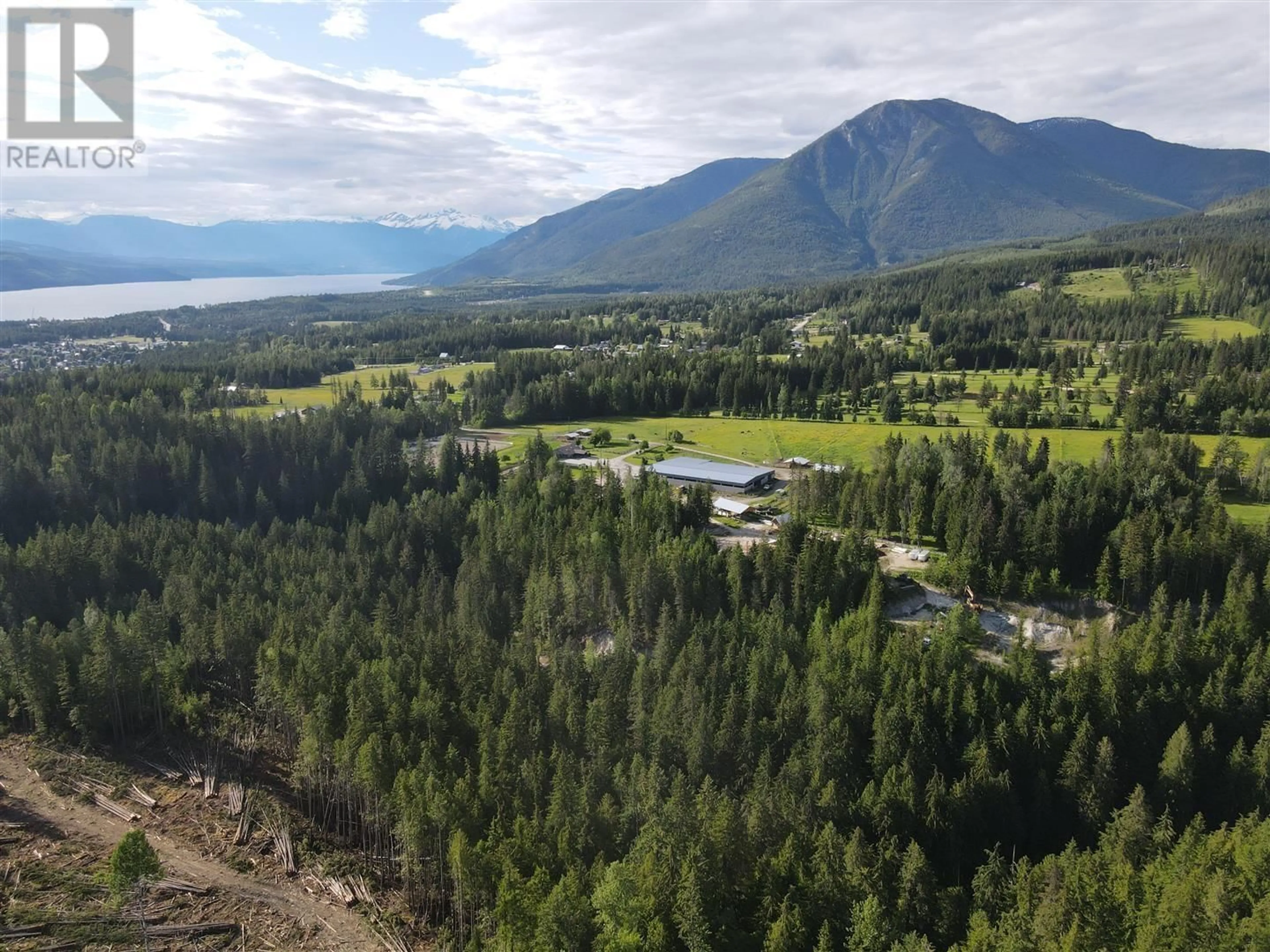 A pic from outside/outdoor area/front of a property/back of a property/a pic from drone, mountain view for 944 GUIDON ROAD, Nakusp British Columbia V0G1R1