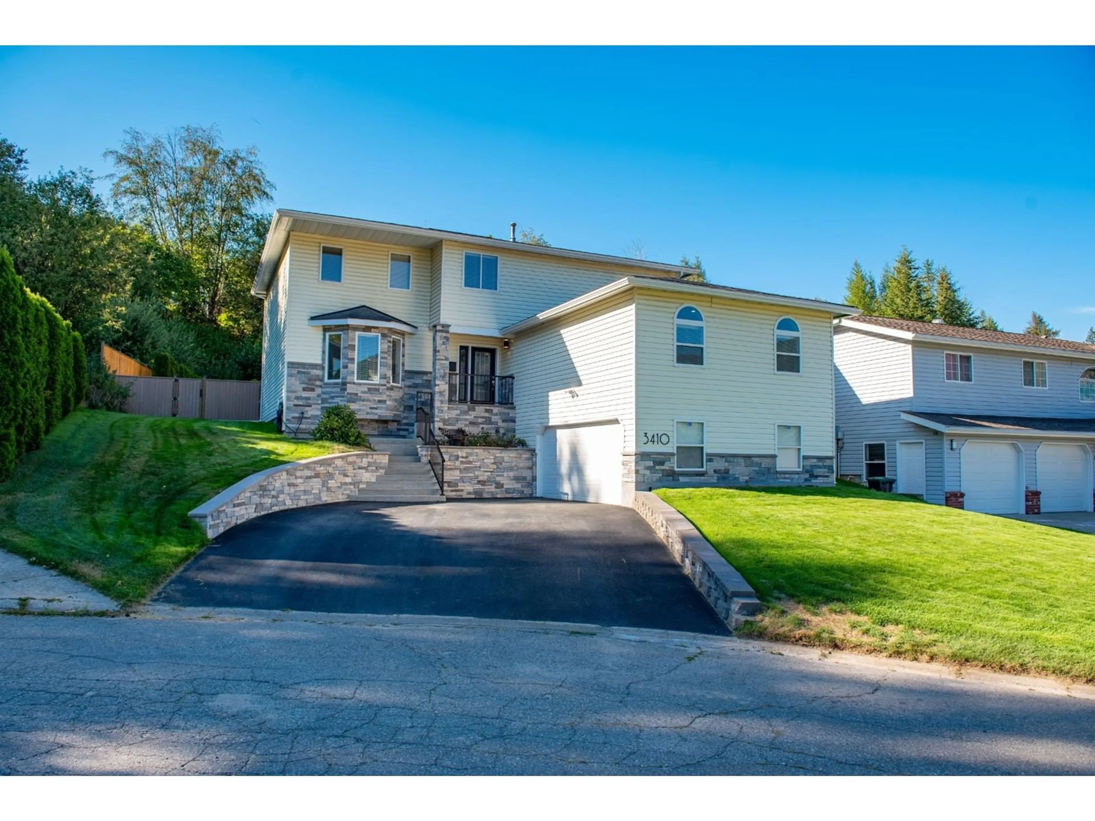 Frontside or backside of a home for 3410 WINDSOR PLACE, Castlegar British Columbia V1N4E2