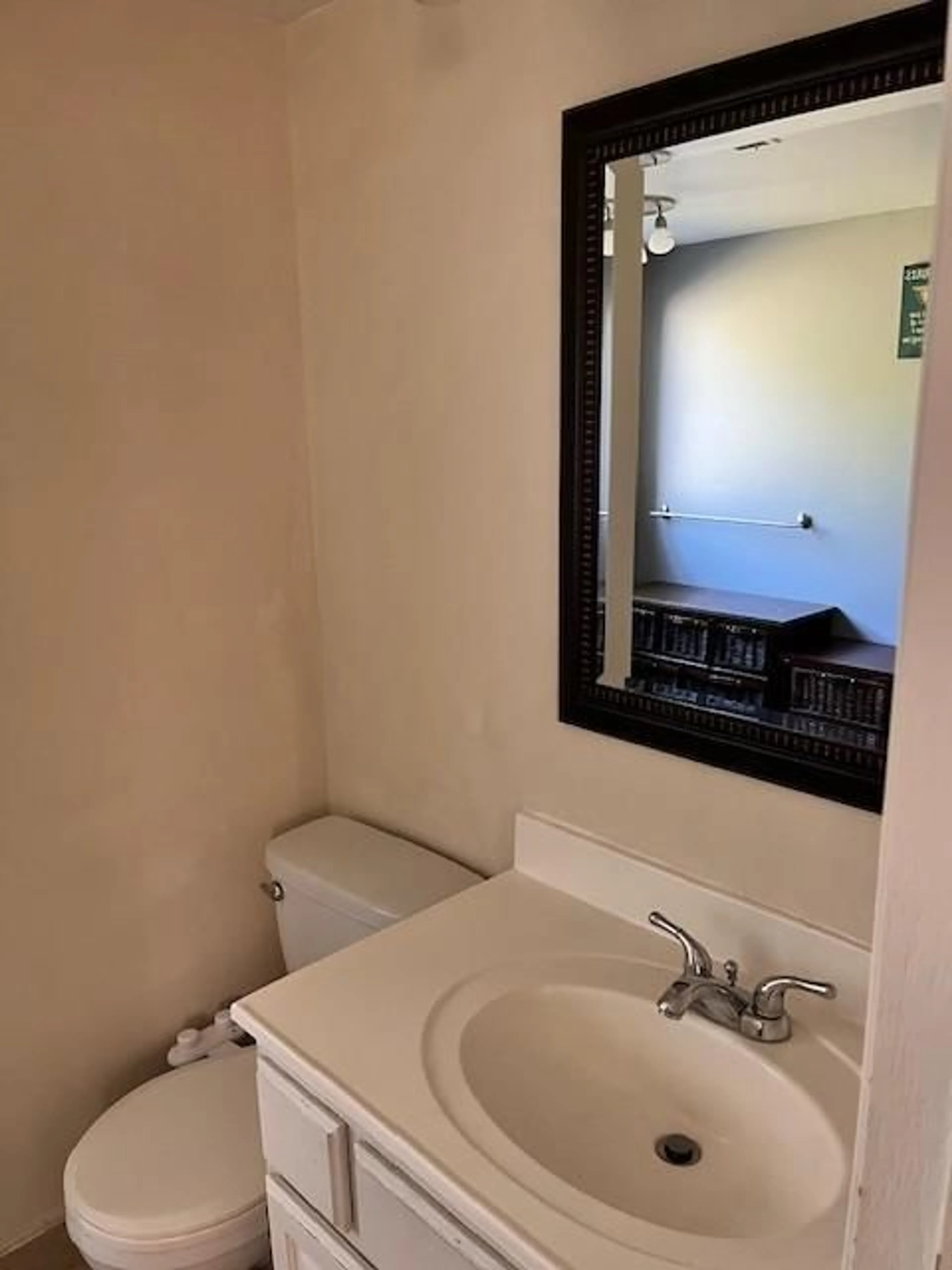 Standard bathroom, not visible floor for 1430 HIGHLAND Drive, Castlegar British Columbia V1N3W1