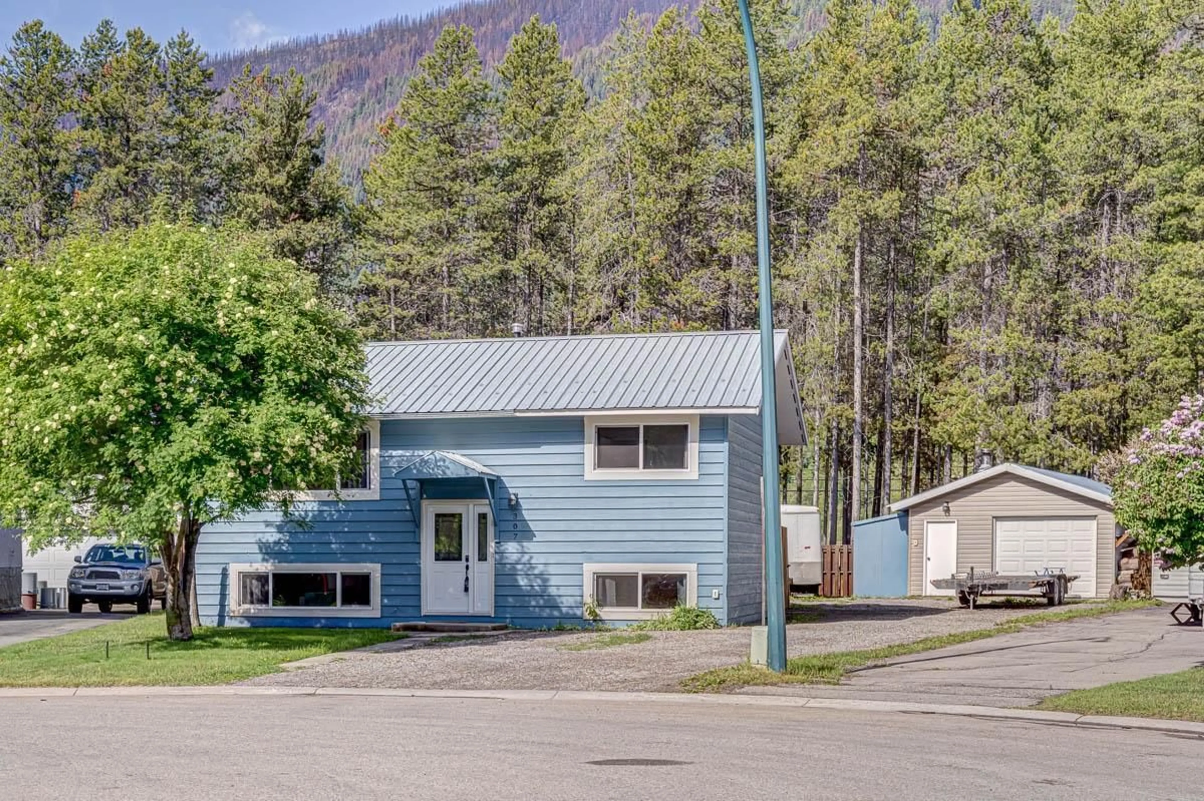 Street view for 307 LODGEPOLE PLACE, Sparwood British Columbia V0B2G0