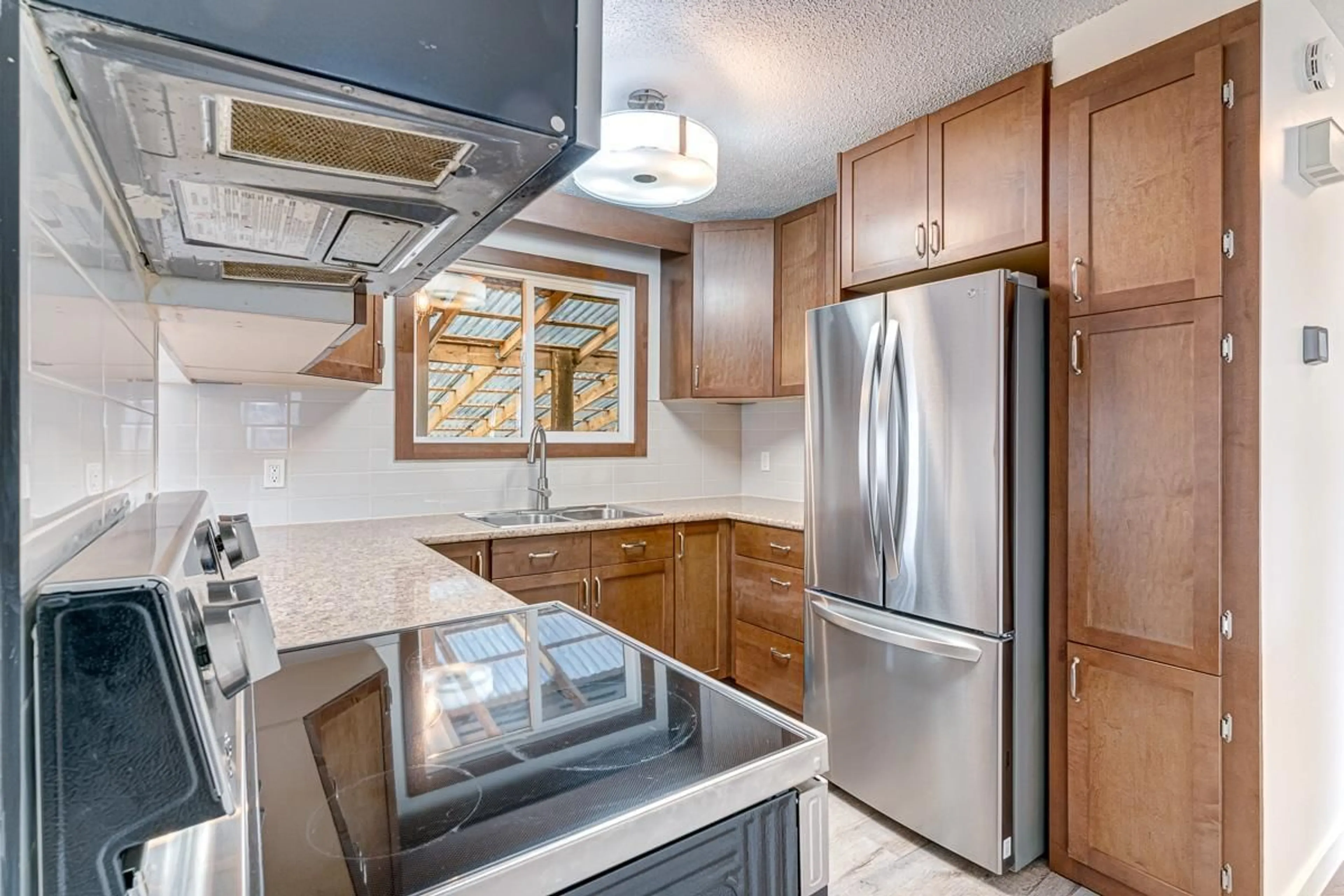 Standard kitchen for 307 LODGEPOLE PLACE, Sparwood British Columbia V0B2G0