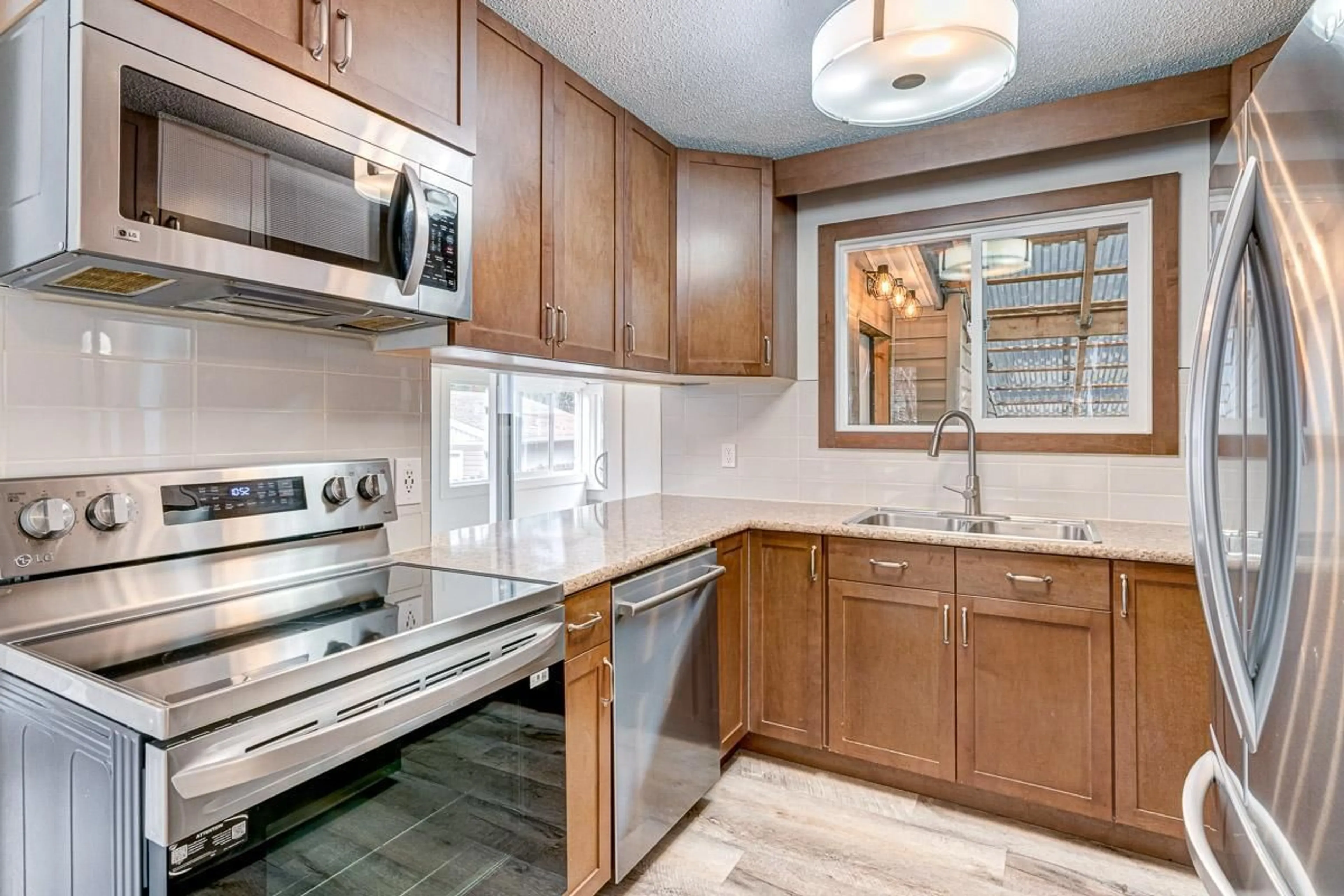 Standard kitchen for 307 LODGEPOLE PLACE, Sparwood British Columbia V0B2G0