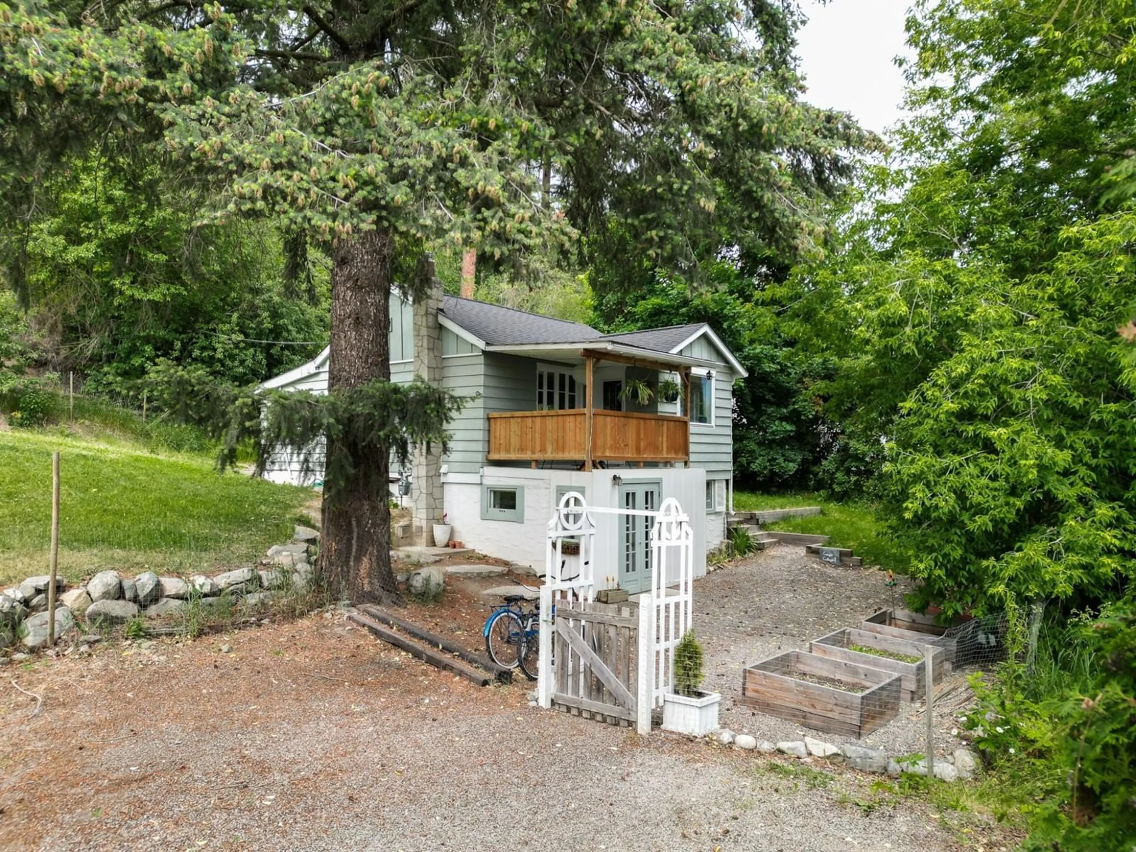 Cottage for 2424 CANYON STREET, Creston British Columbia V0B1G5
