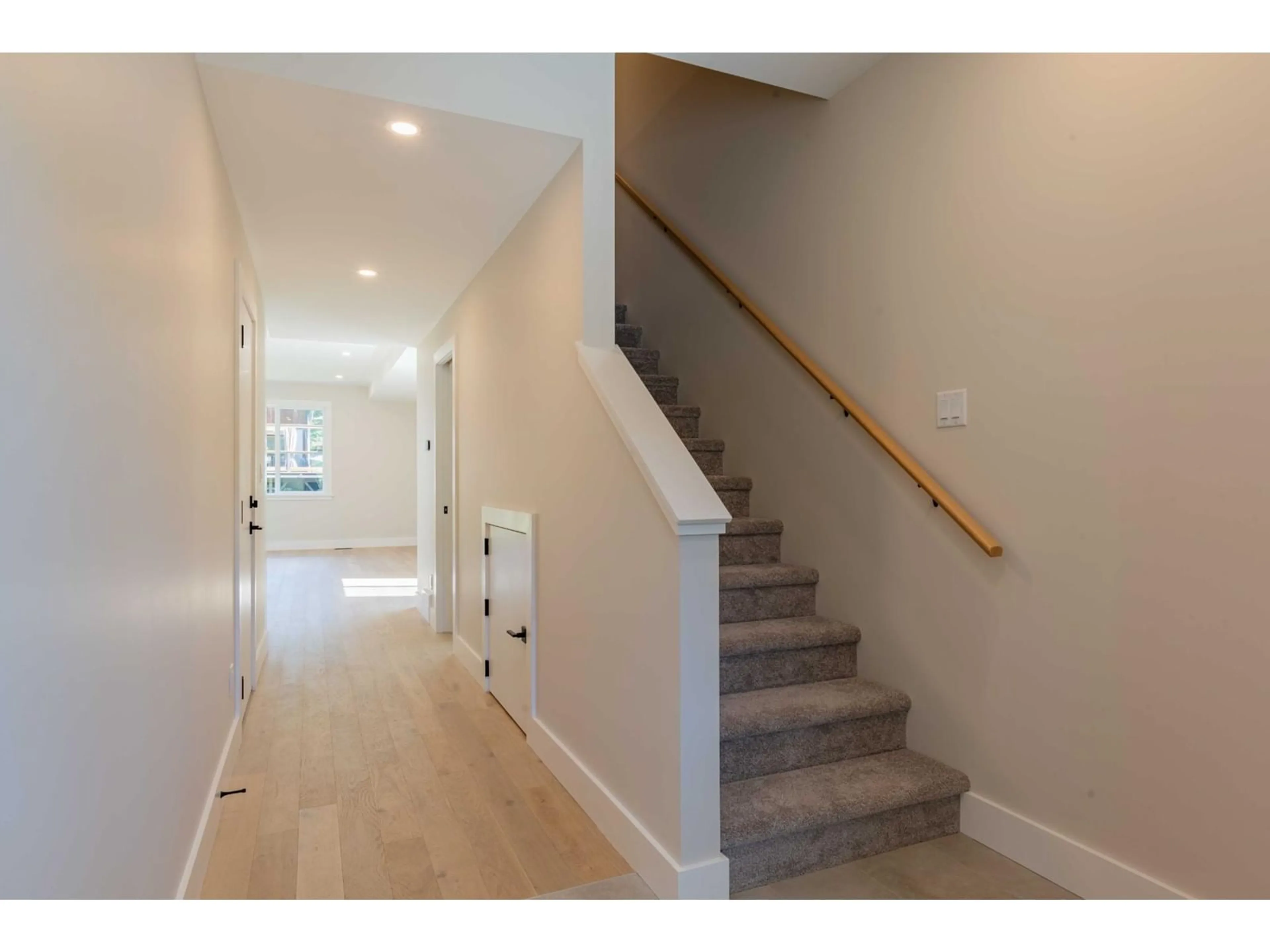 Indoor foyer, wood floors for 1554 COOK Avenue, Rossland British Columbia V0G1Y0