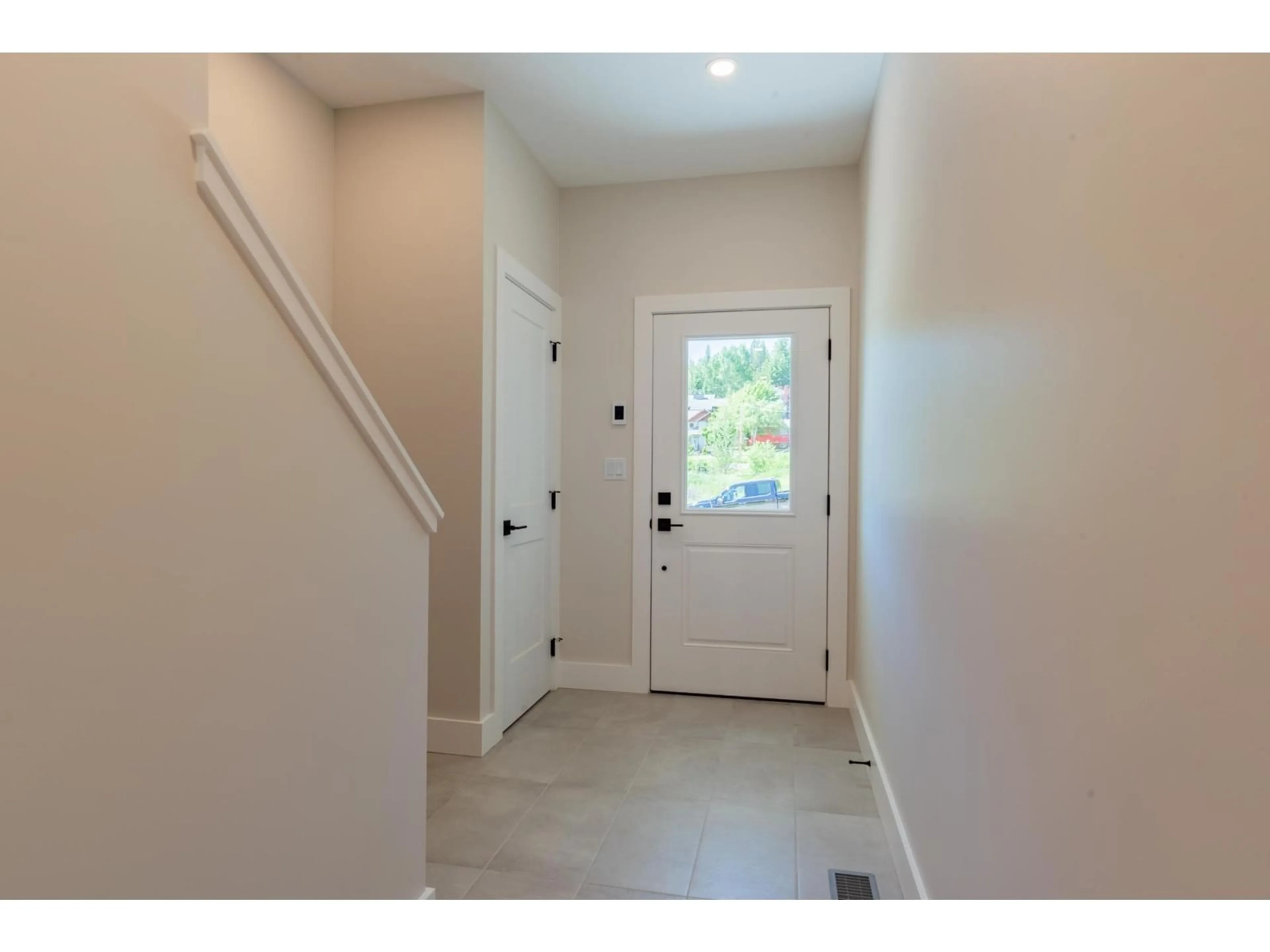 Indoor entryway, wood floors for 1554 COOK Avenue, Rossland British Columbia V0G1Y0