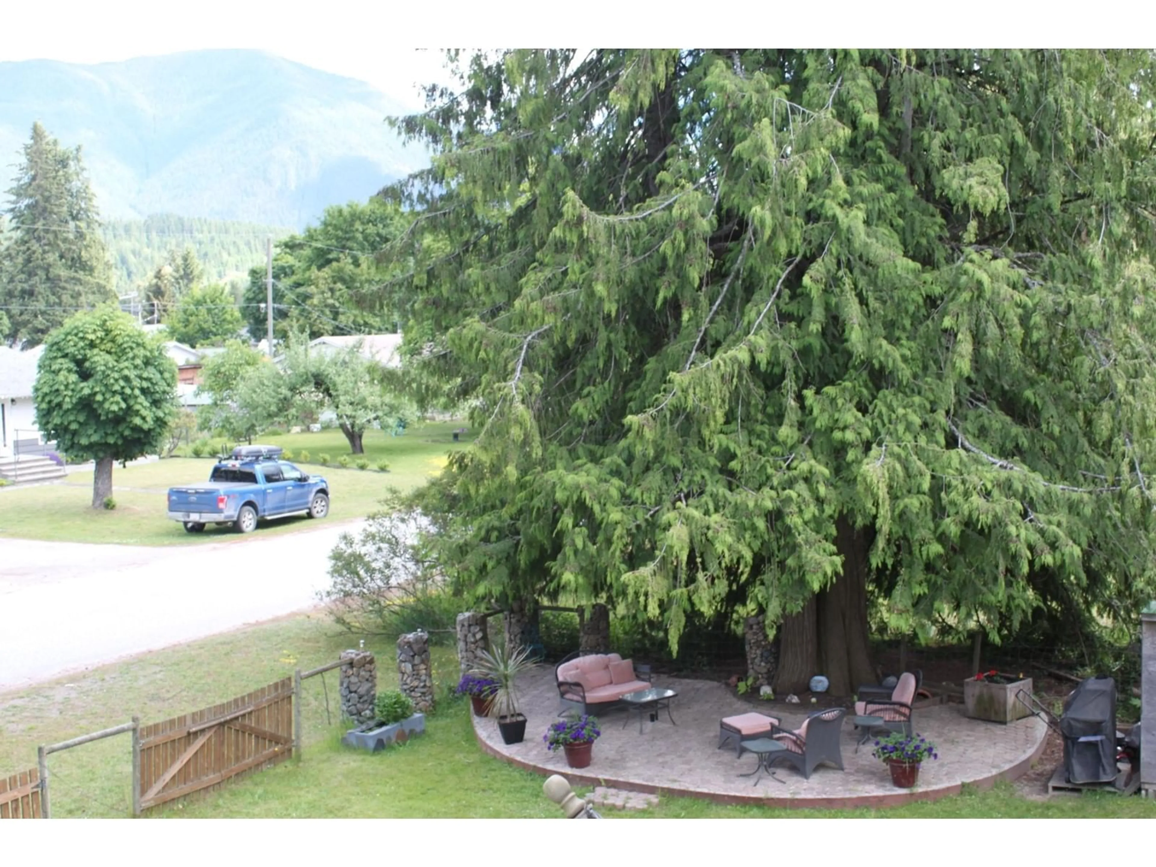 Patio for 316 3RD AVENUE NW, Nakusp British Columbia V0G1R0