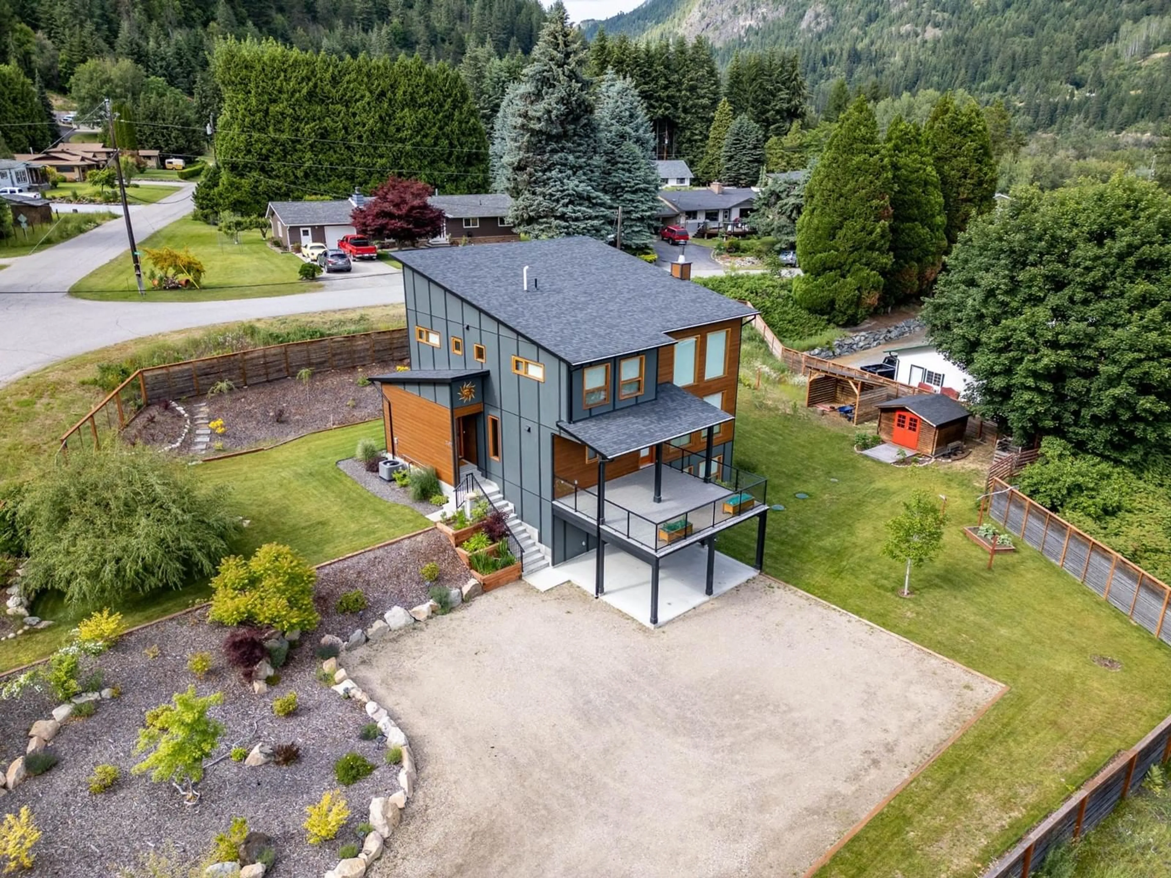 Frontside or backside of a home for 2490 KNOB ROAD, Castlegar British Columbia V1N4V2
