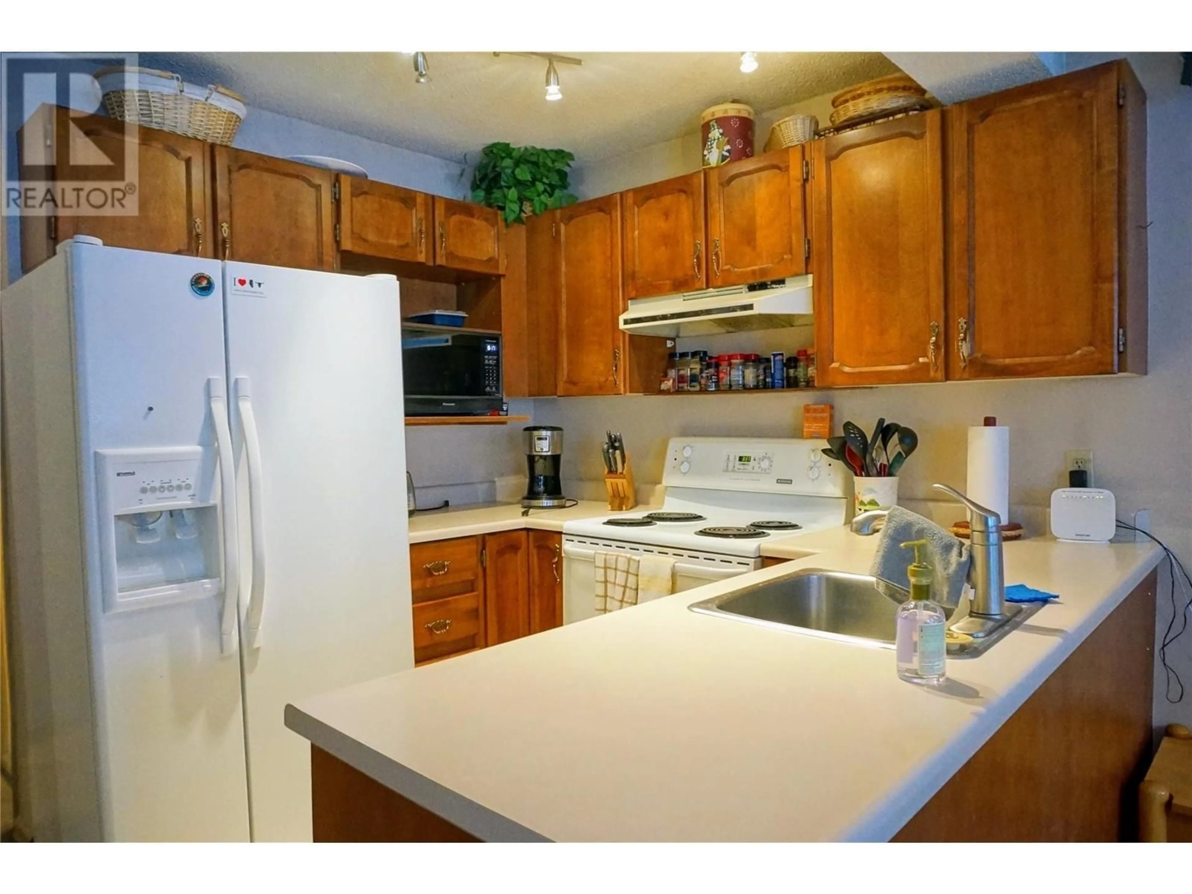 Standard kitchen, unknown for 1007 - 2030 PANORAMA DRIVE, Panorama British Columbia V0A1T0