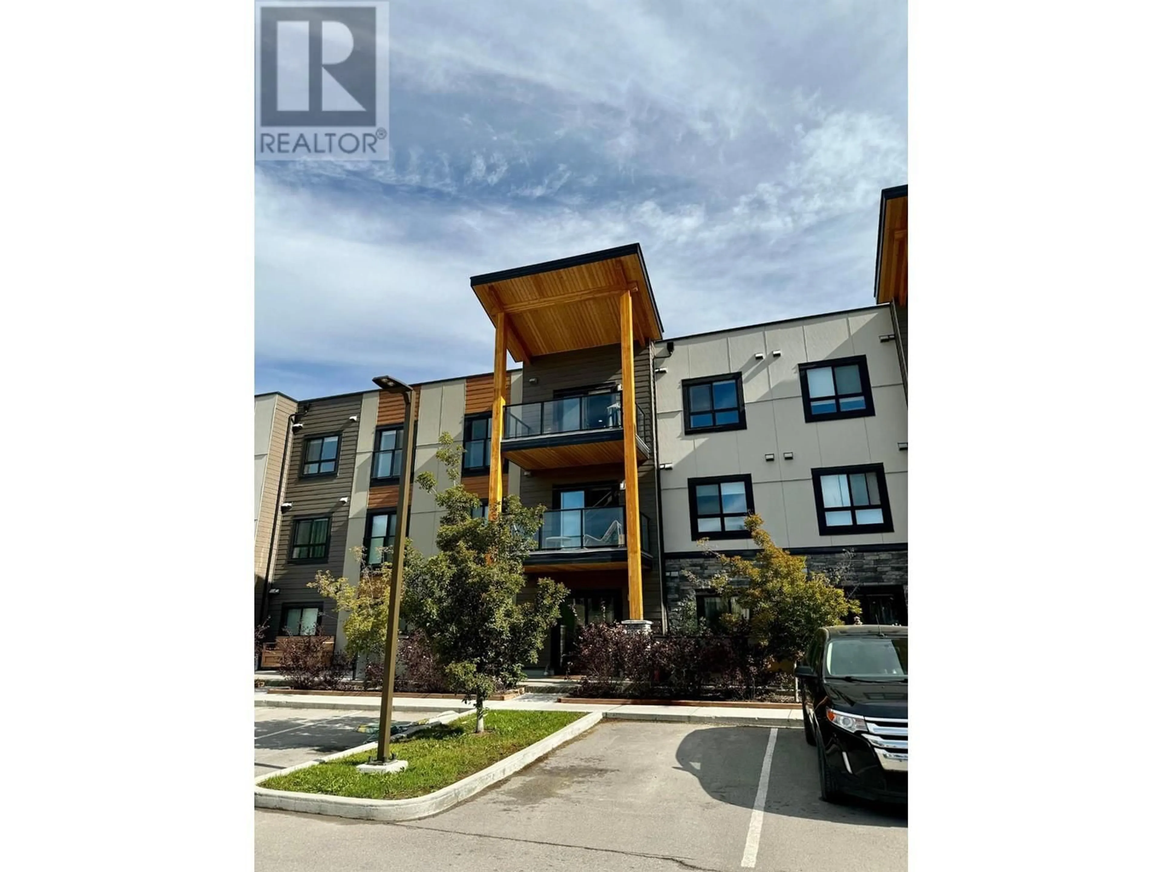 A pic from outside/outdoor area/front of a property/back of a property/a pic from drone, street for 2304 - 410 5TH AVENUE, Golden British Columbia V0A1H0