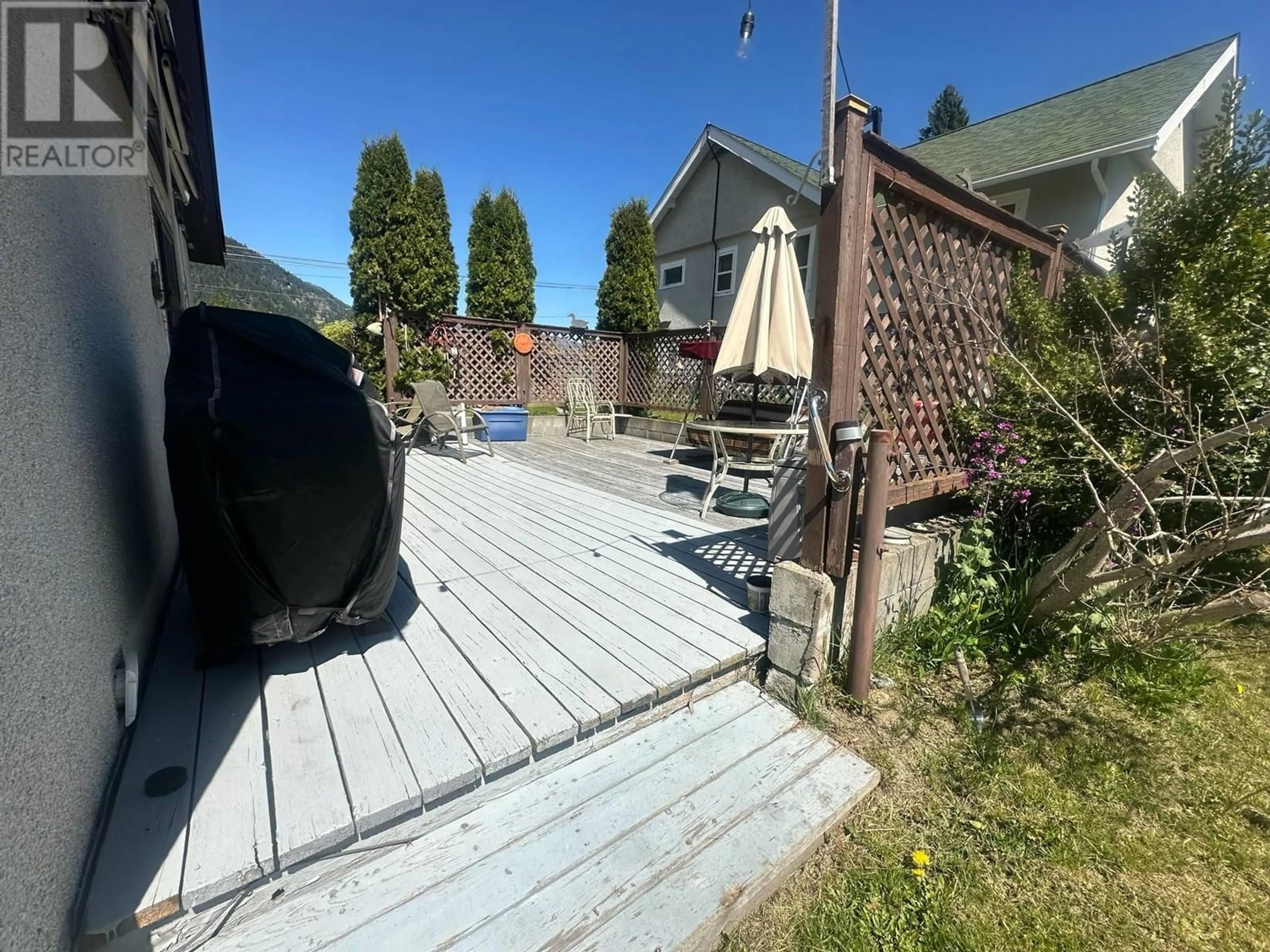 Patio, street for 510 KOKANEE AVENUE, Nelson British Columbia V1L3P1