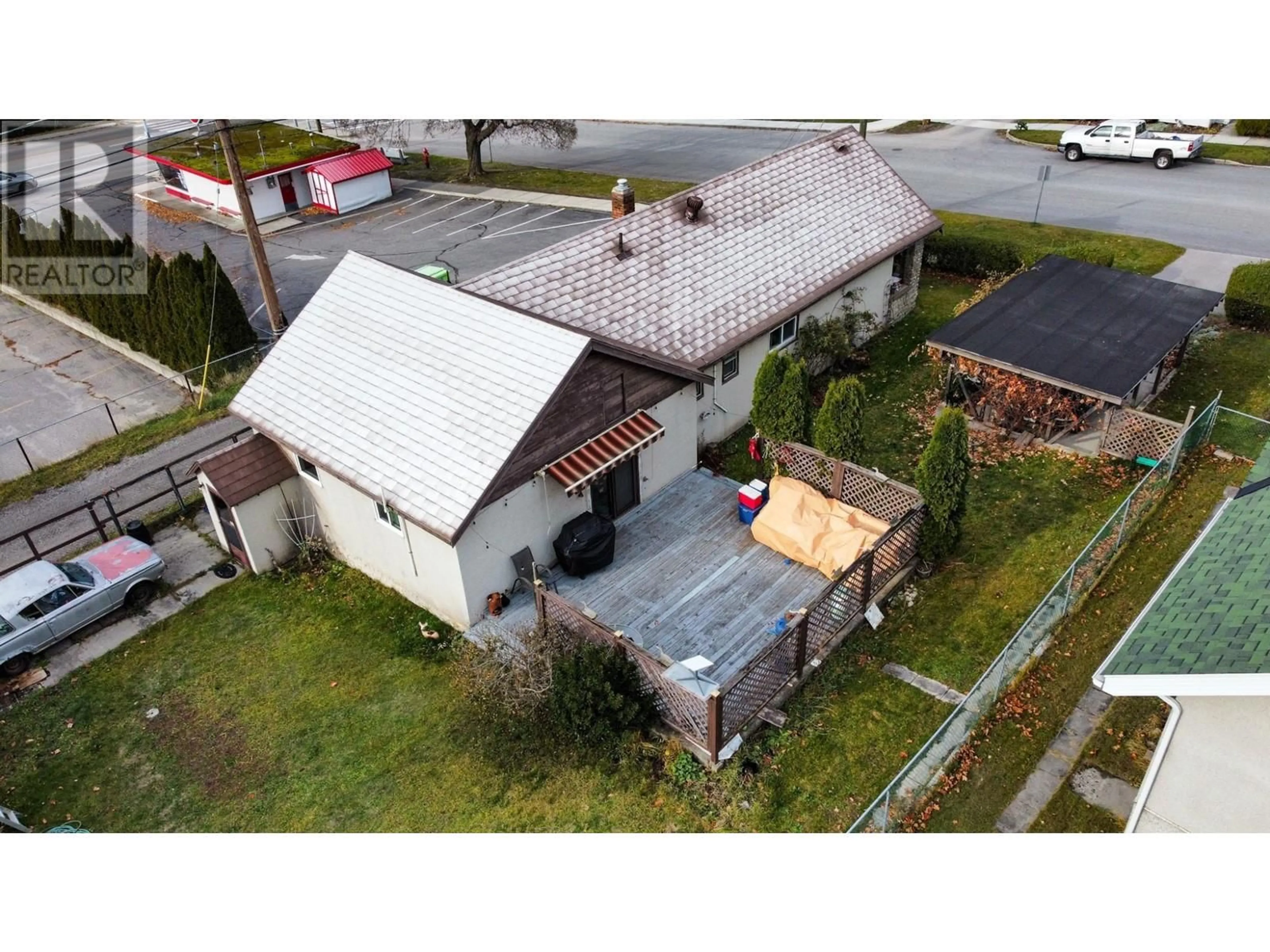 A pic from outside/outdoor area/front of a property/back of a property/a pic from drone, building for 510 KOKANEE AVENUE, Nelson British Columbia V1L3P1