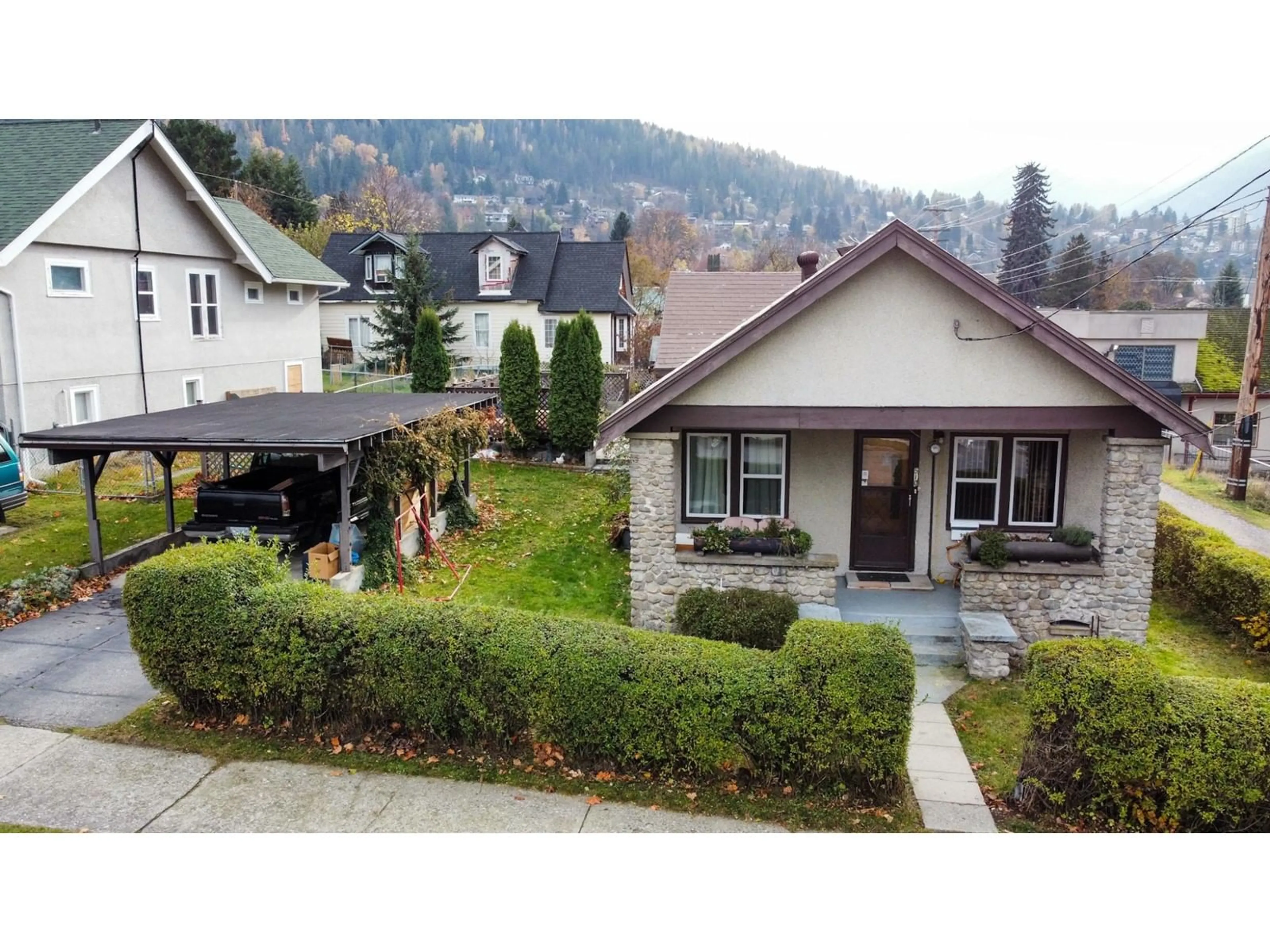 Frontside or backside of a home for 510 KOKANEE AVENUE, Nelson British Columbia V1L3P1