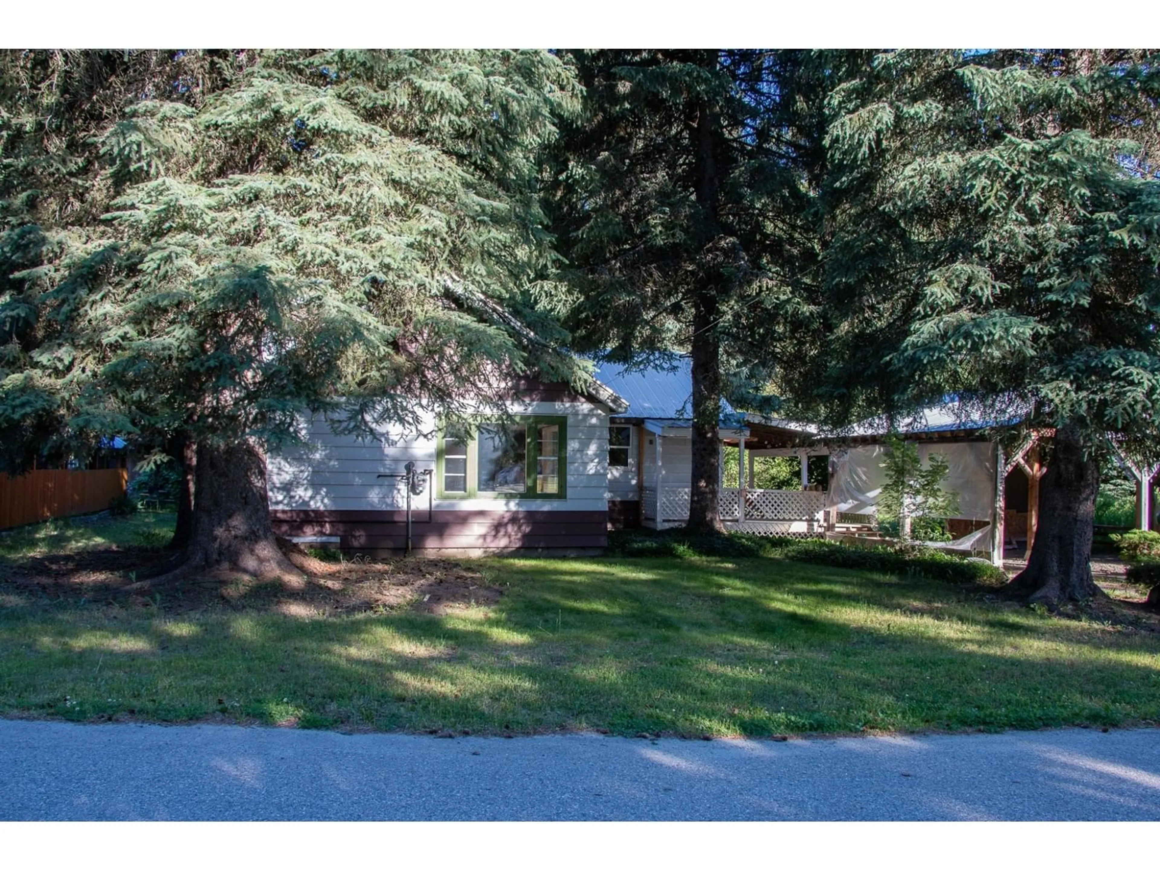 Frontside or backside of a home for 223 RIVERSIDE AVENUE, Salmo British Columbia V0G1Z0