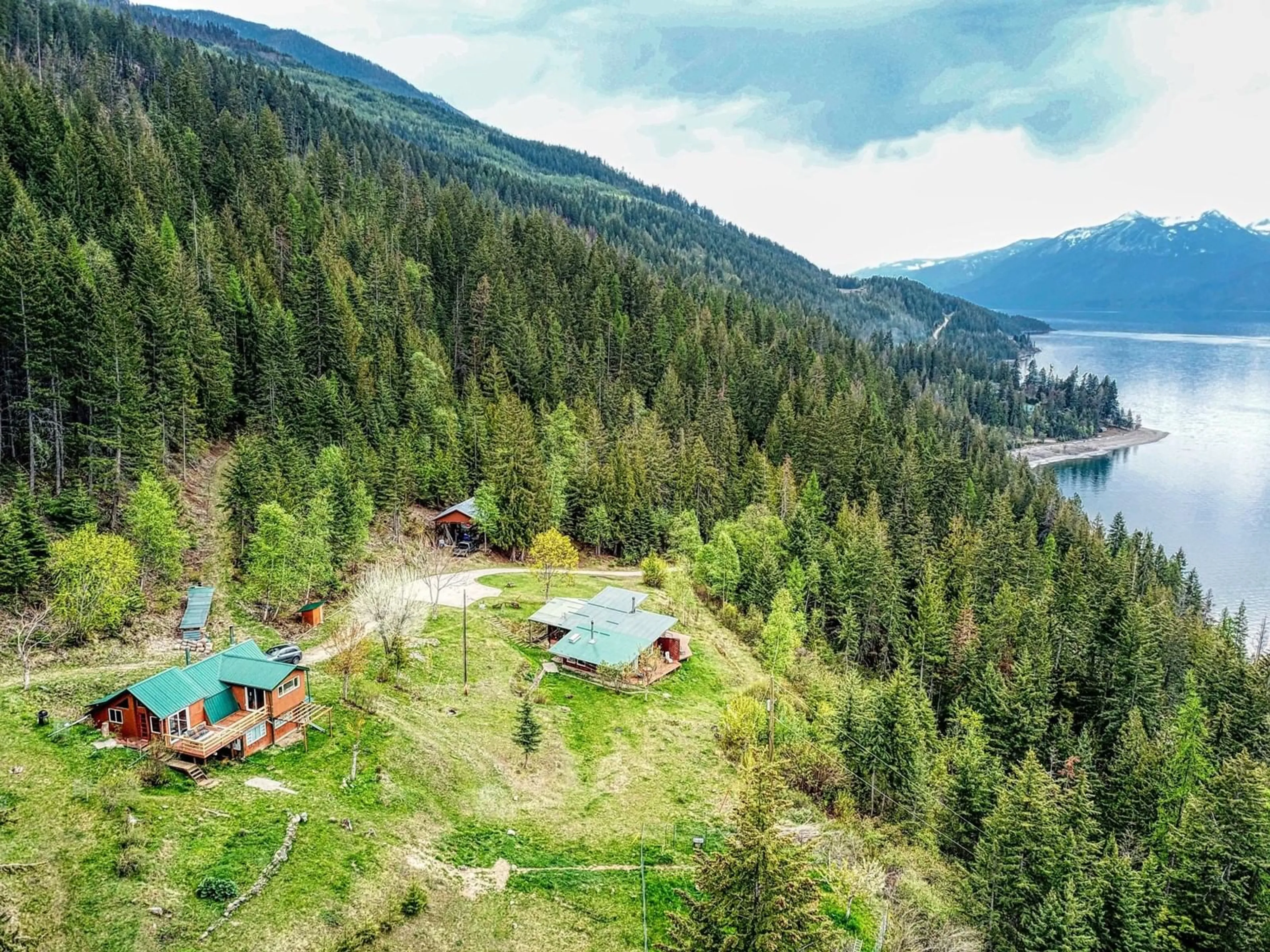 Cottage for 12168 HIGHWAY 3A, Boswell British Columbia V0B1A0