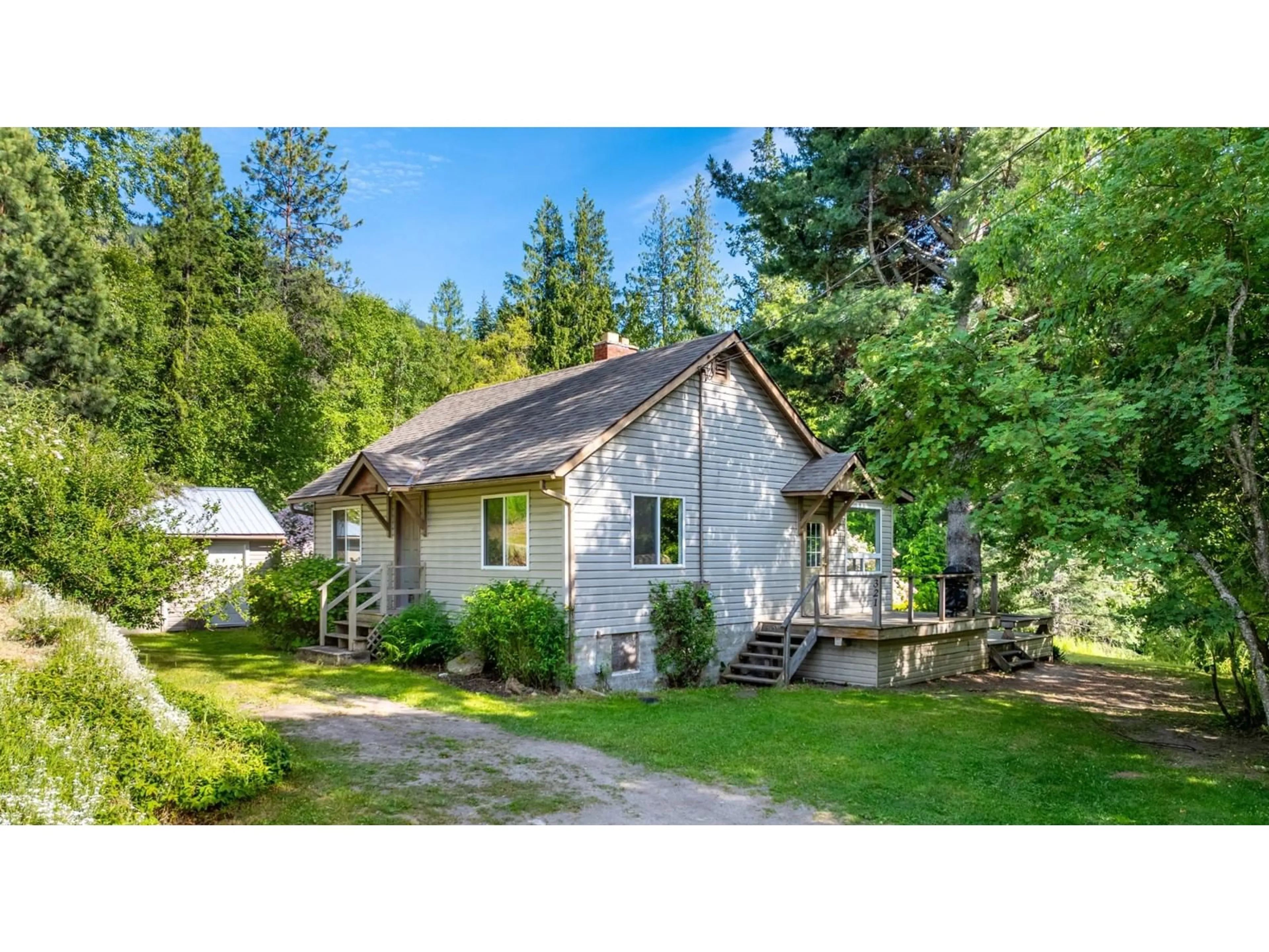 Cottage for 321 GOLF VIEW STREET, Riondel British Columbia V0B2B0