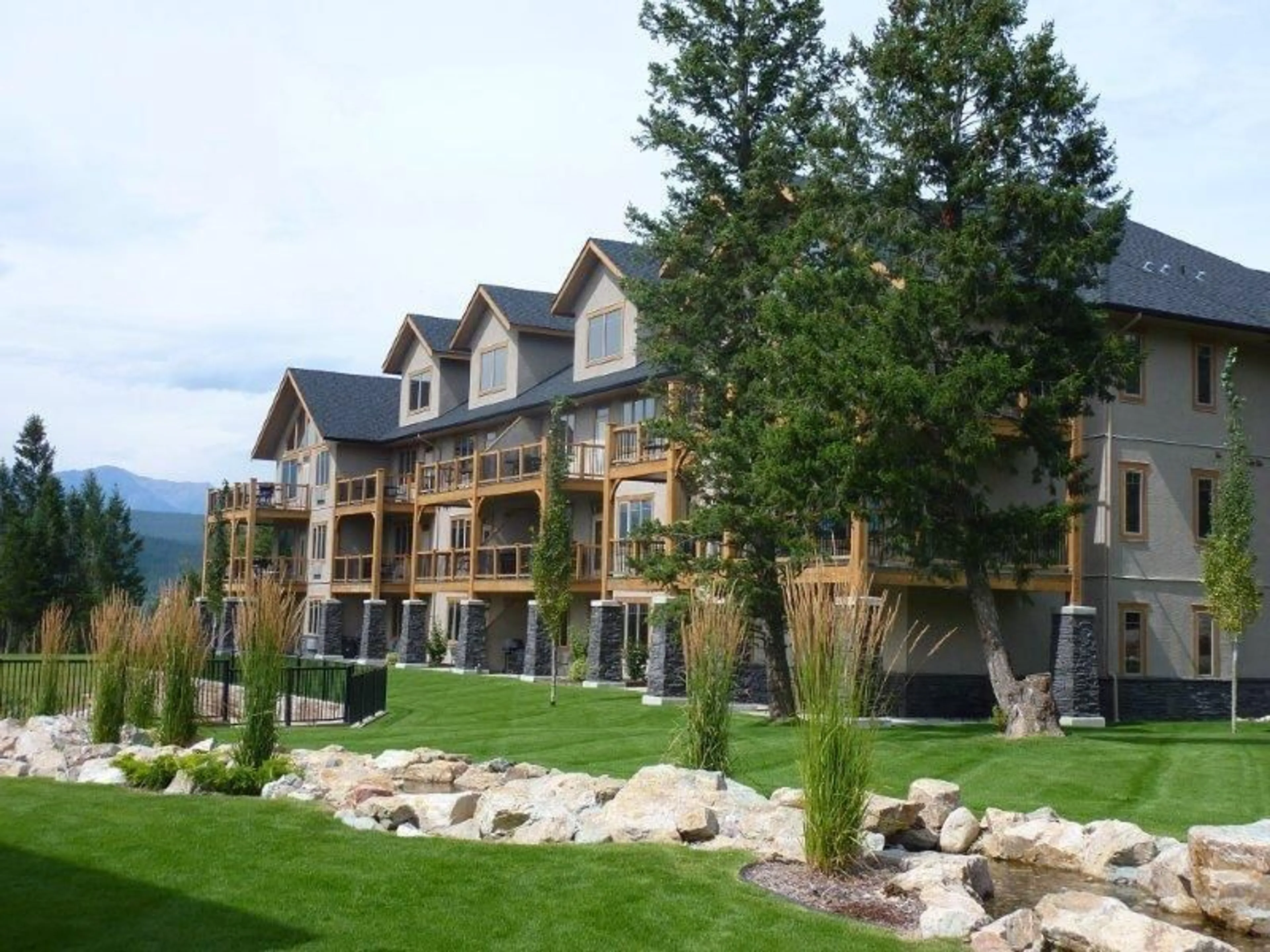 A pic from exterior of the house or condo for 824 - 800 BIG HORN BOULEVARD, Radium Hot Springs British Columbia V0A1M0