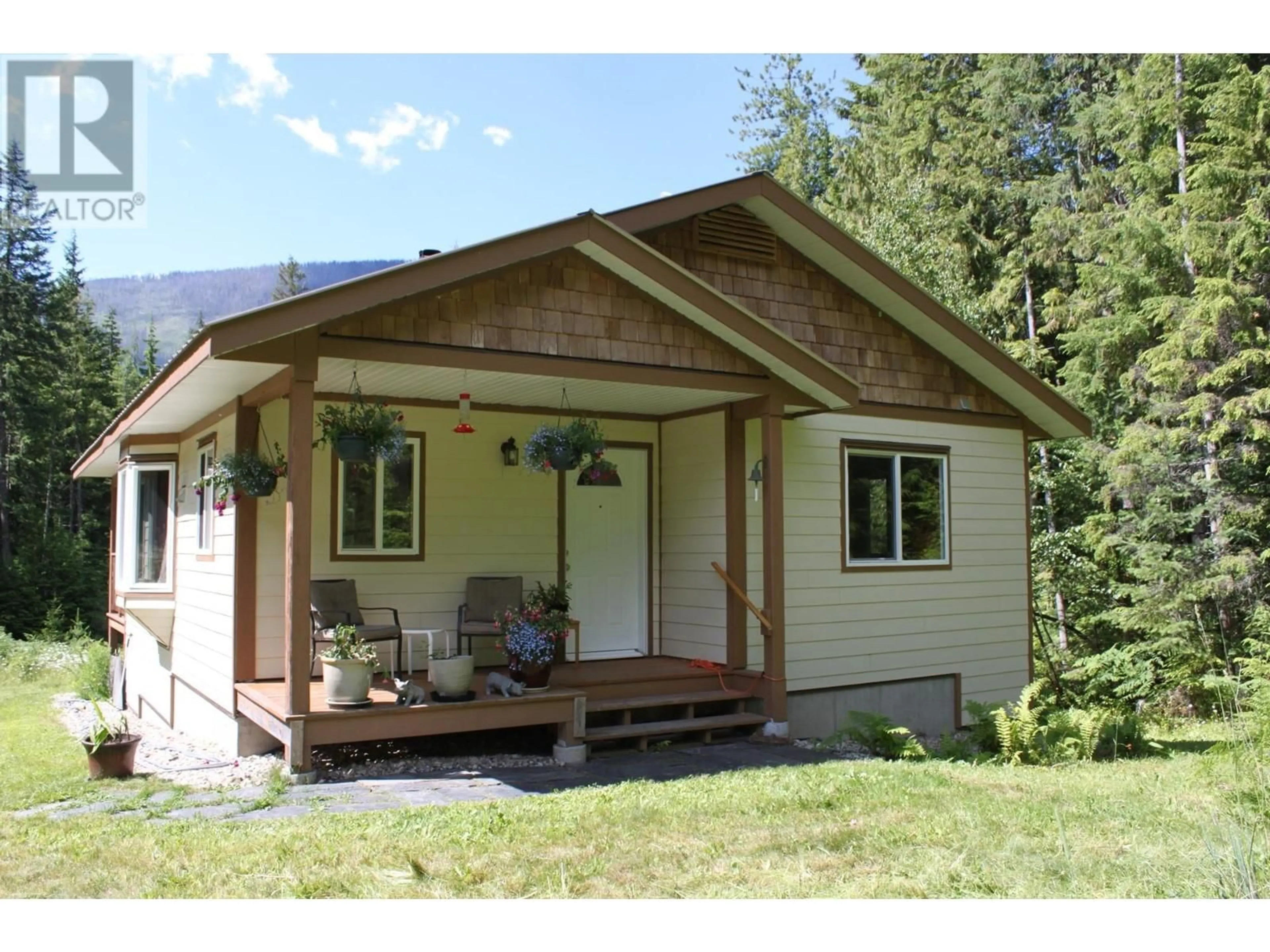 Home with vinyl exterior material, unknown for 4515 6 HIGHWAY, Hills British Columbia V0G1S1