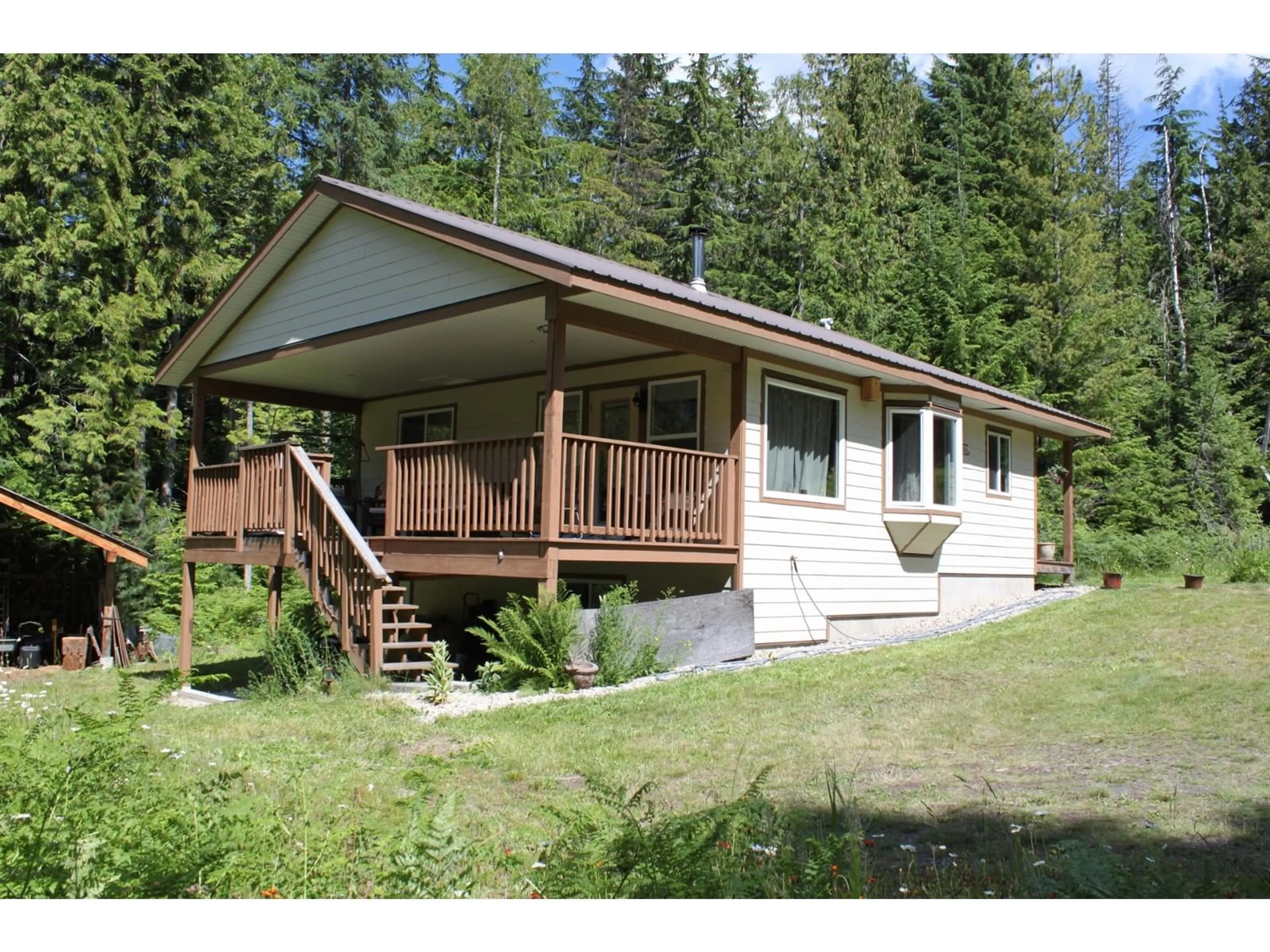 Cottage for 4515 HIGHWAY 6, Hills British Columbia V0G1S1