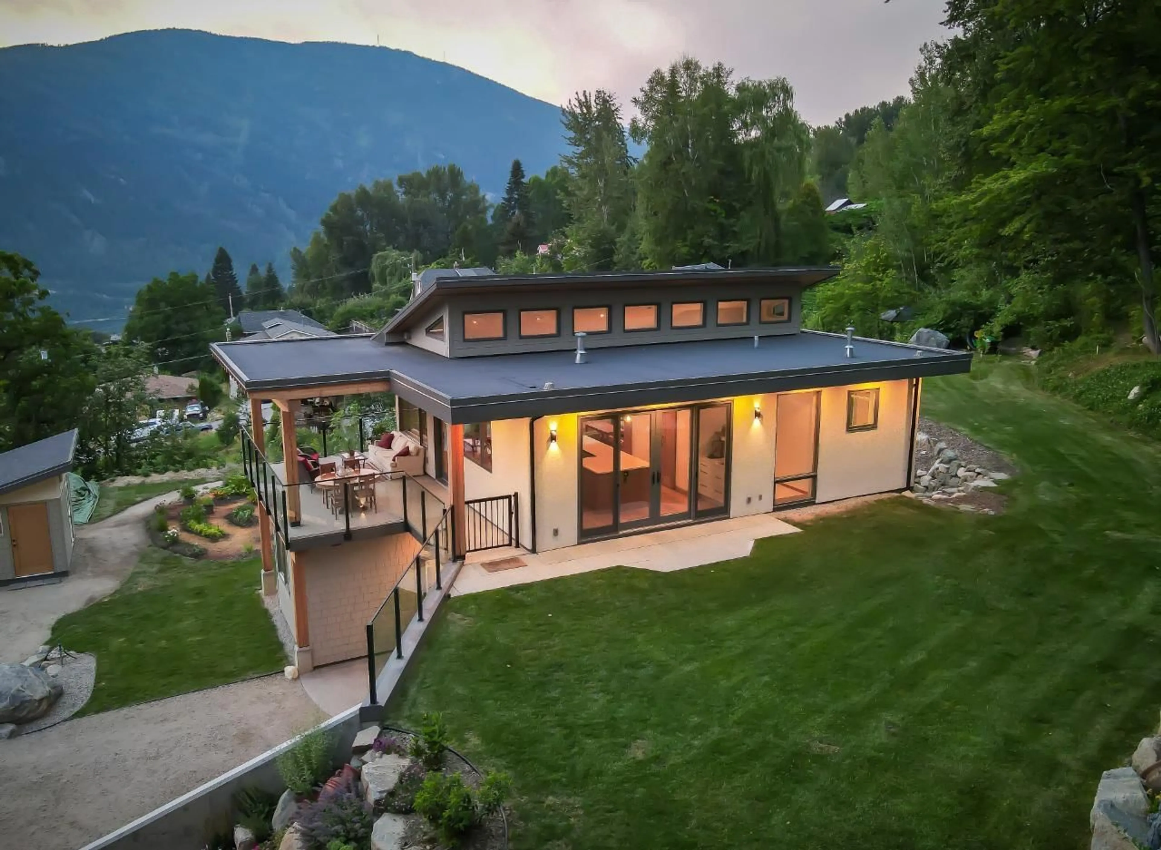 Frontside or backside of a home for 1515 CEDAR STREET, Nelson British Columbia V1L2G2