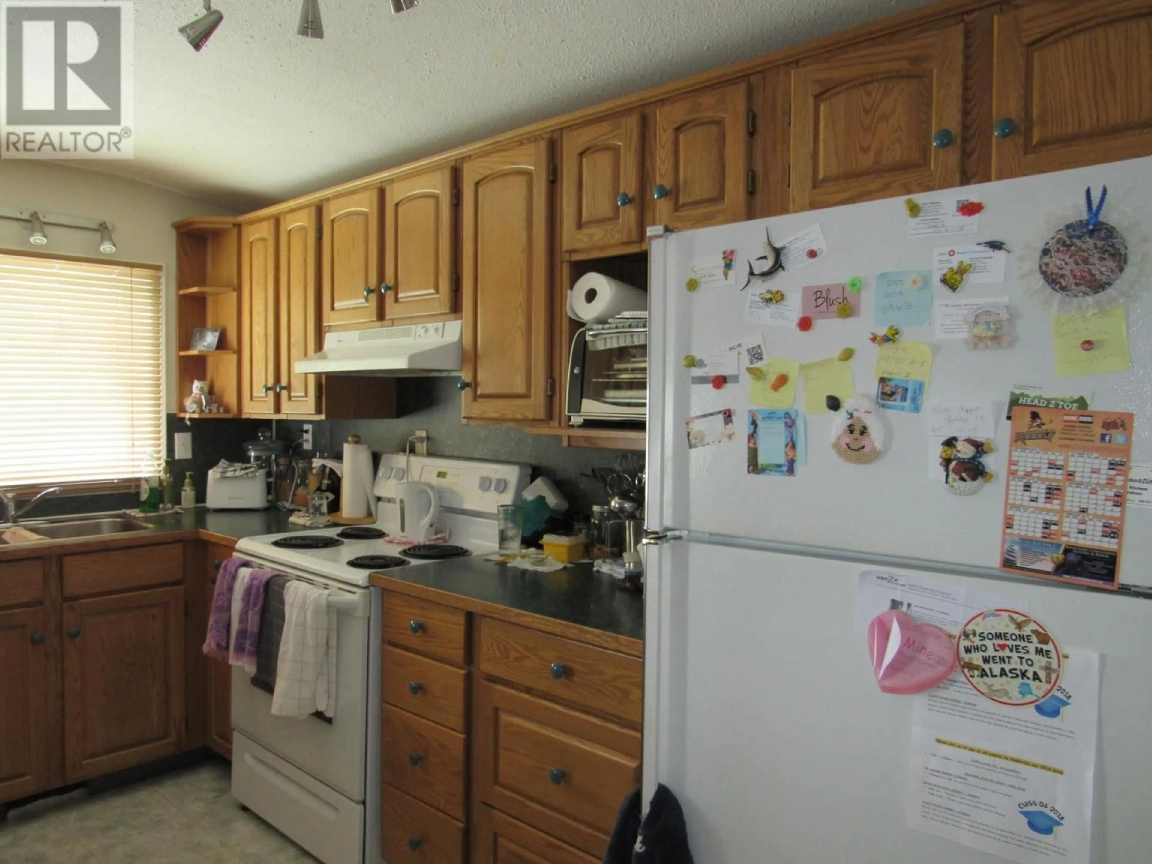 Standard kitchen, unknown for 1125 MOUNTAIN STREET, Robson British Columbia V0G1X0