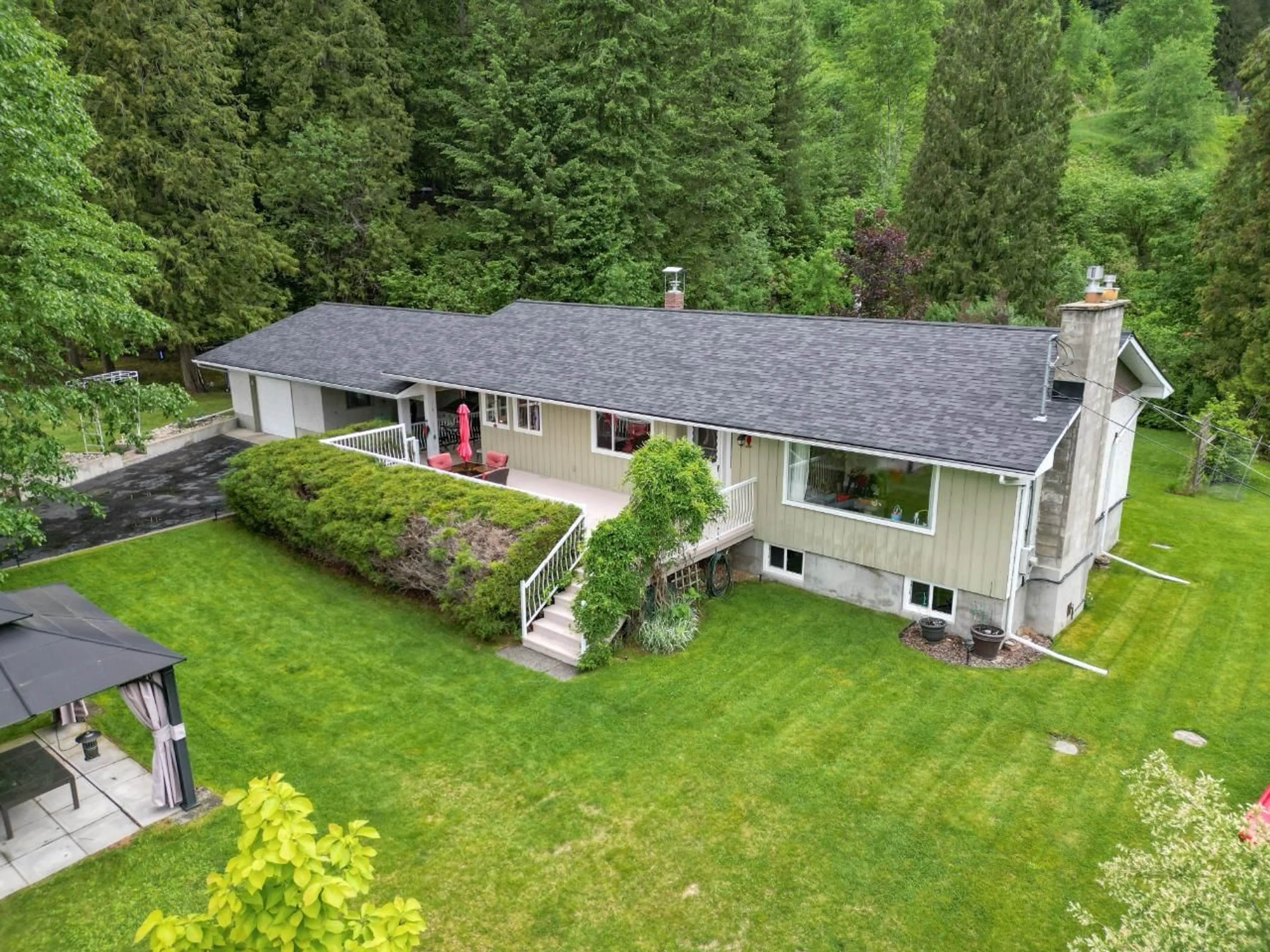 Frontside or backside of a home for 1334 CHEVELDAVE ROAD, Castlegar British Columbia V1N4T8