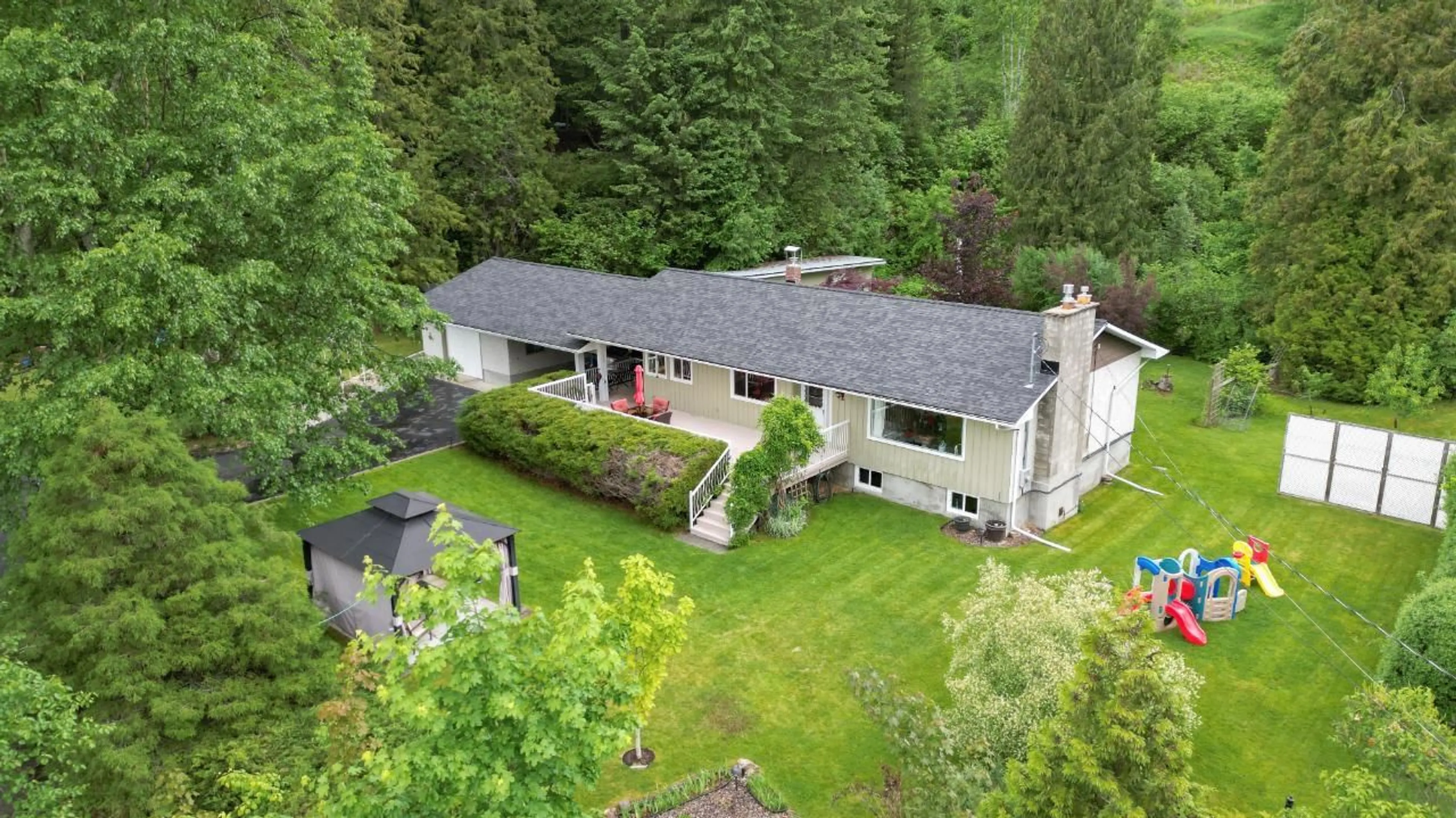 Frontside or backside of a home for 1334 CHEVELDAVE ROAD, Castlegar British Columbia V1N4T8