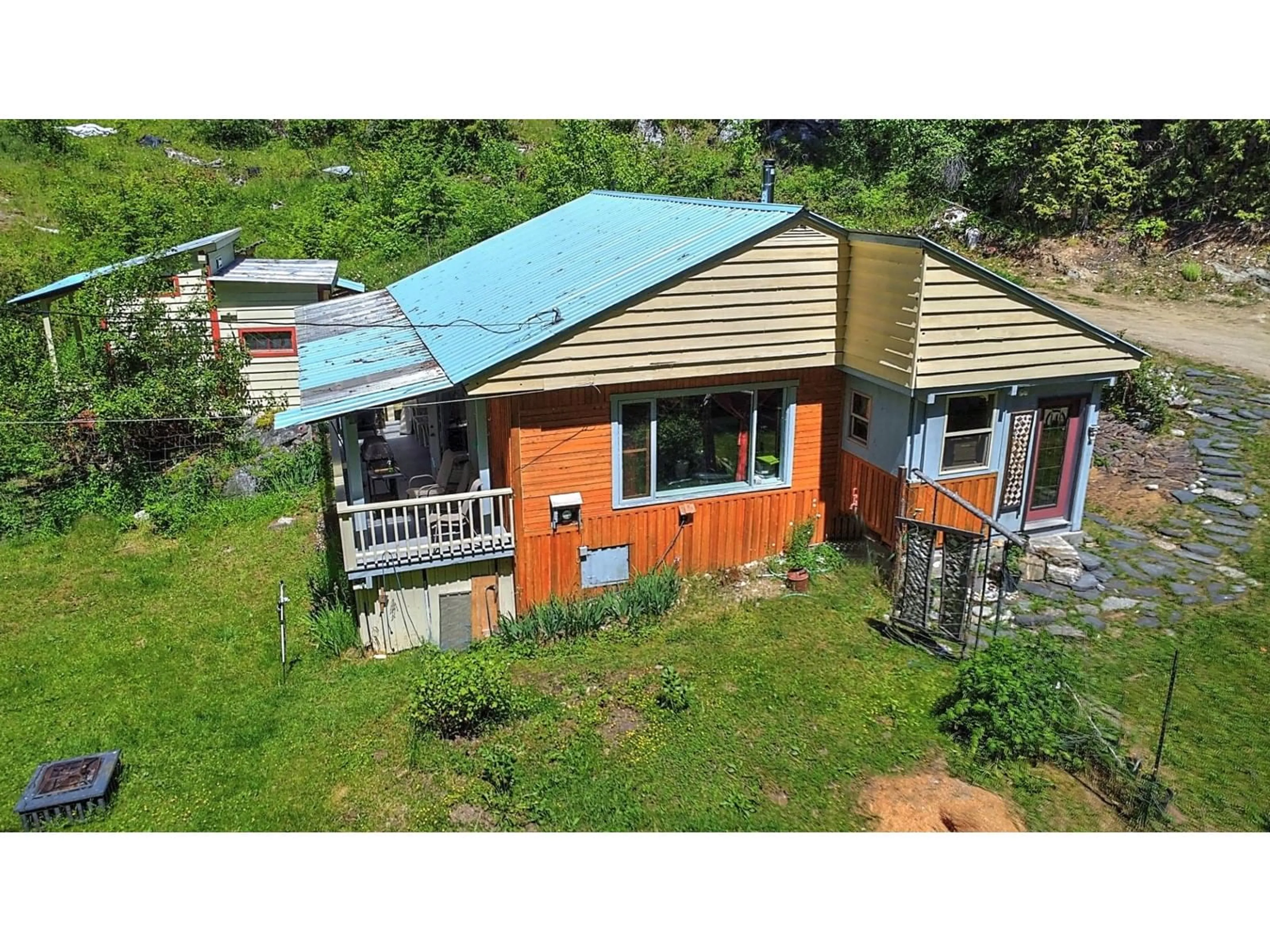 Cottage for 603 ARLINGTON AVENUE, Slocan British Columbia V0G2C0