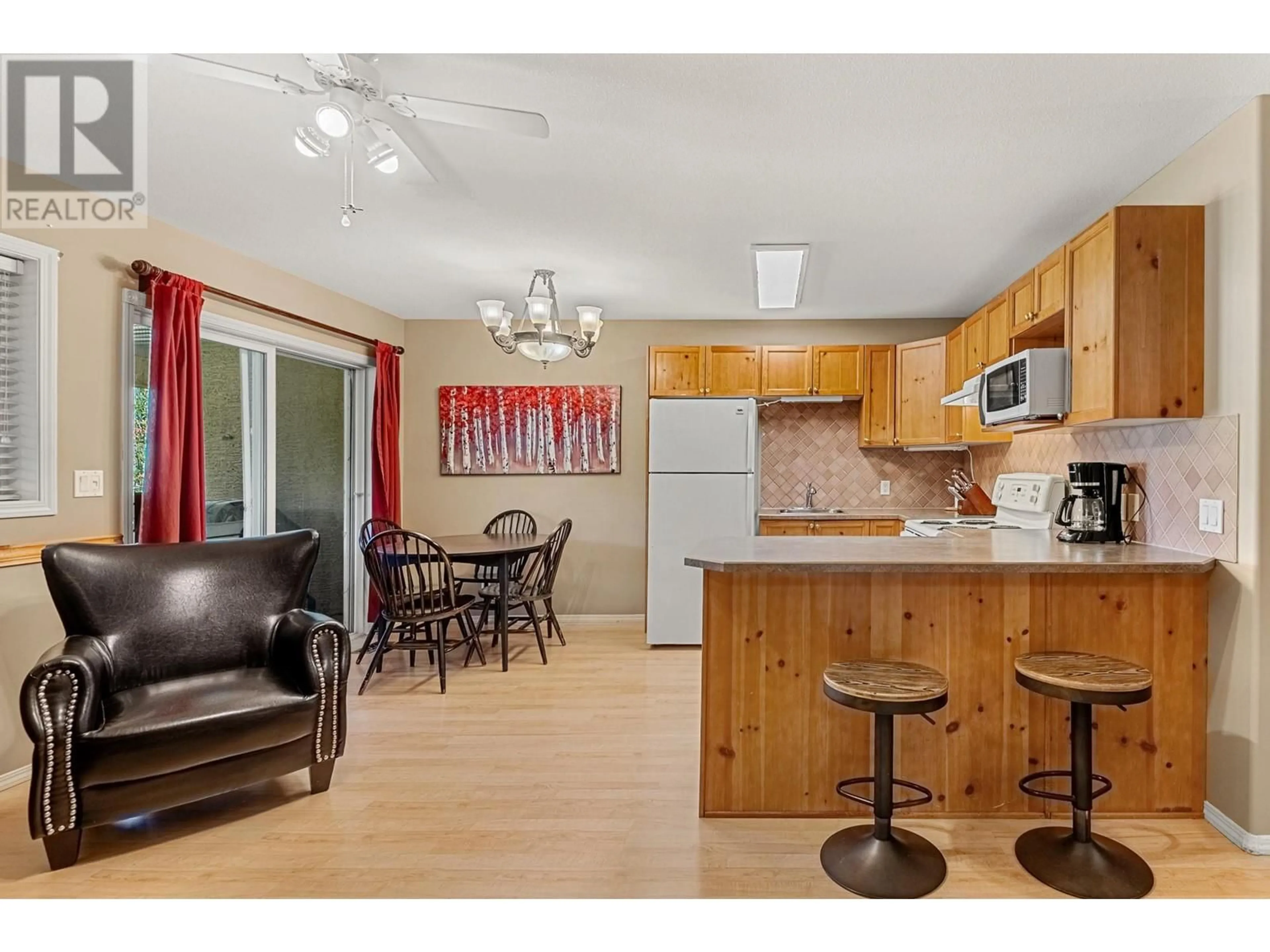 Open concept kitchen, wood/laminate floor for 1222 - 1200 RIVERSIDE WAY, Fernie British Columbia V0B1M7
