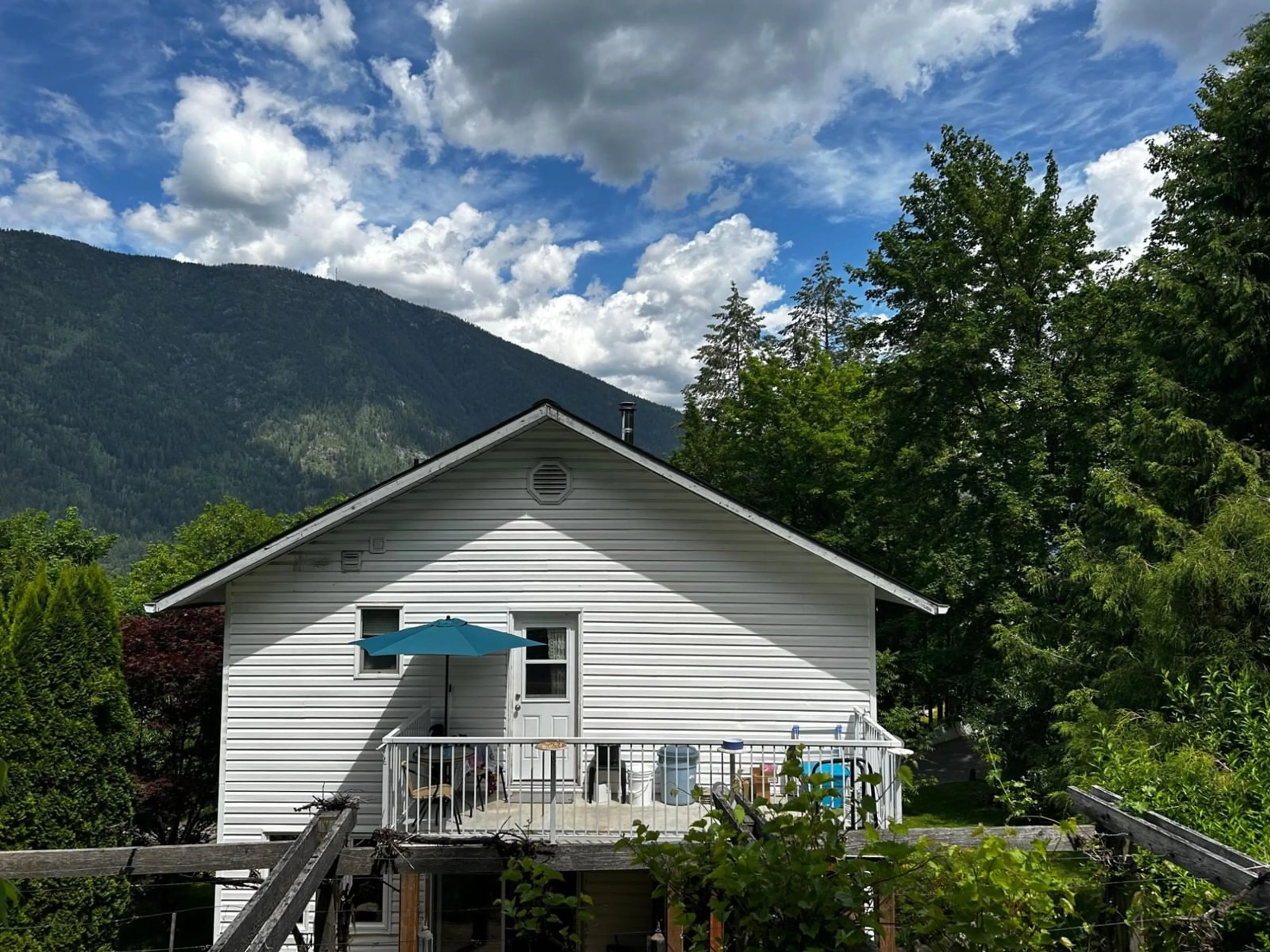 Frontside or backside of a home, cottage for 218 MORGAN Street, Nelson British Columbia V1L4B1