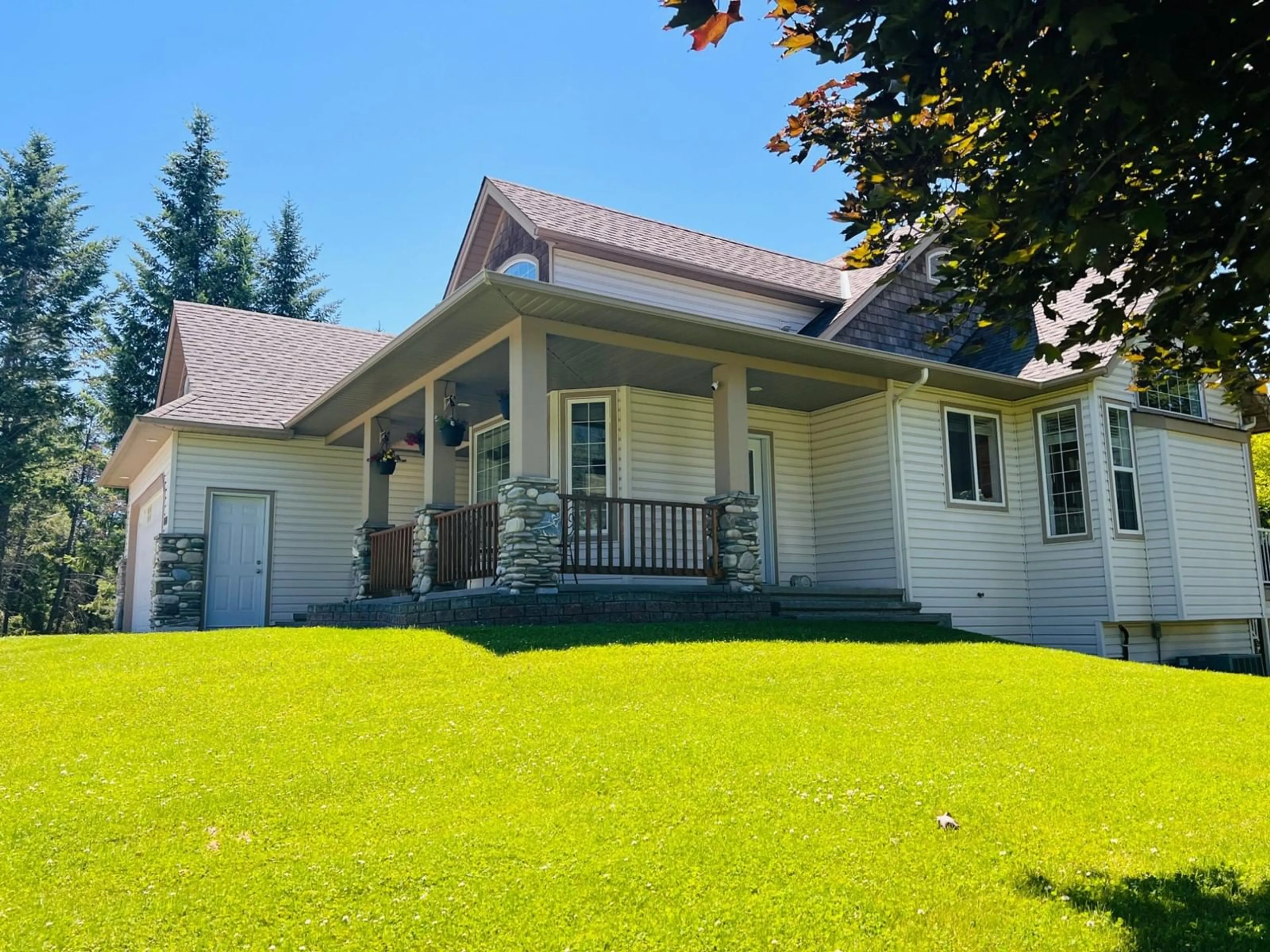 Frontside or backside of a home, cottage for 4828 FIRLAND Close, Radium Hot Springs British Columbia V0A1M0