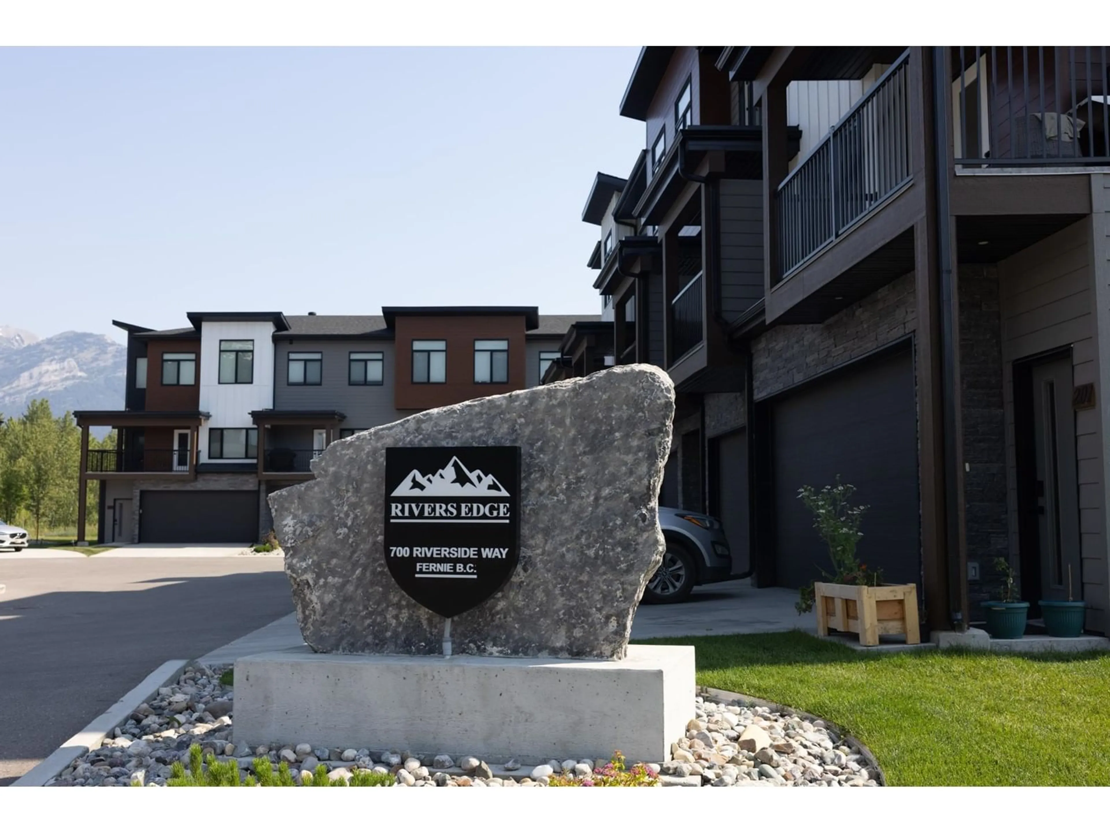 A pic from exterior of the house or condo for 202 - 700 RIVERSIDE WAY, Fernie British Columbia V0B1M7