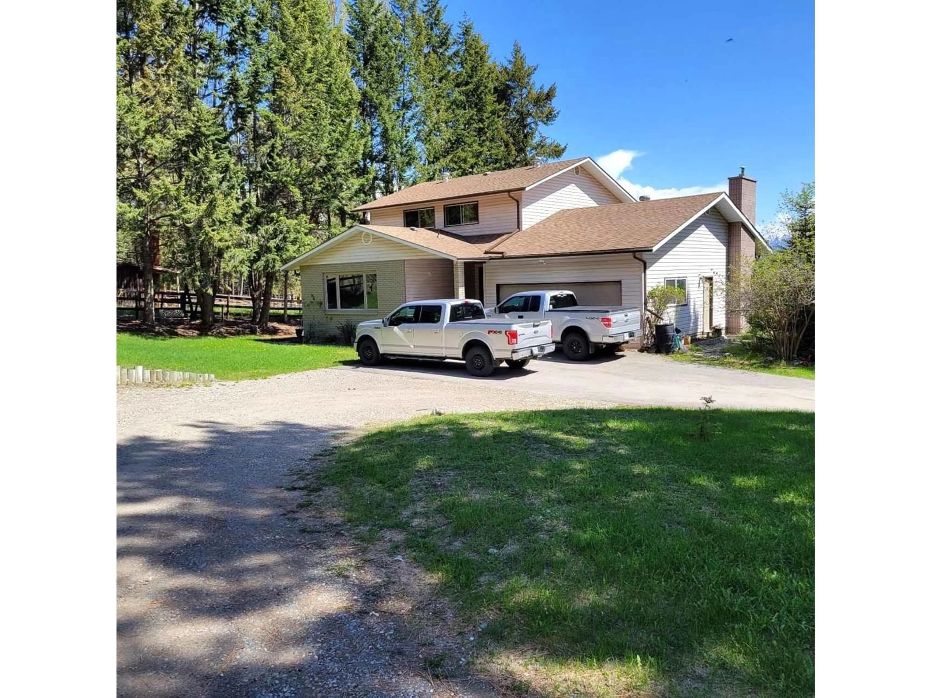 Frontside or backside of a home, the street view for 380 IVY Road, Cranbrook British Columbia V1C6W6