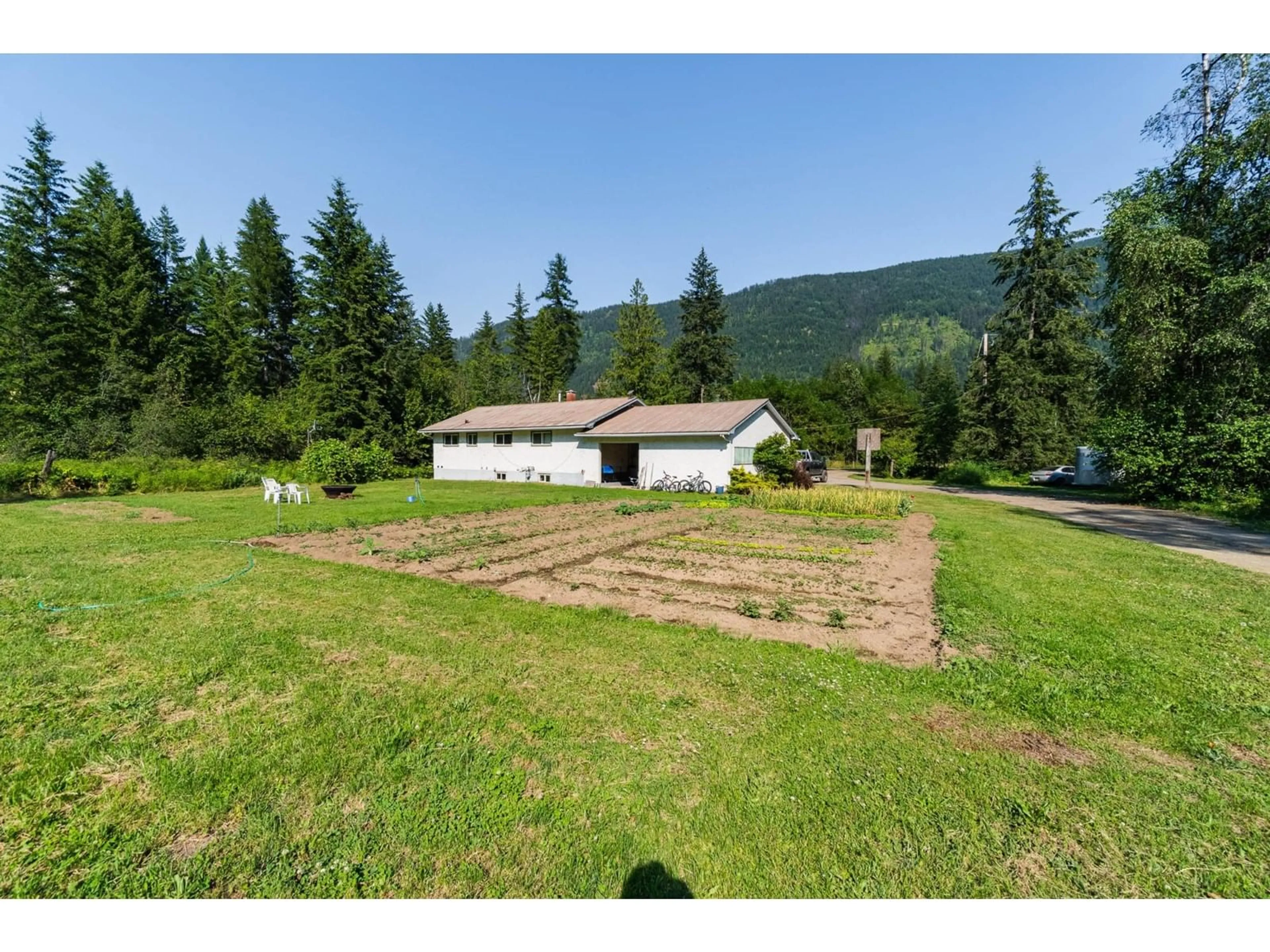 Fenced yard for 2363 HIGHWAY 3A, Castlegar British Columbia V1N4P3