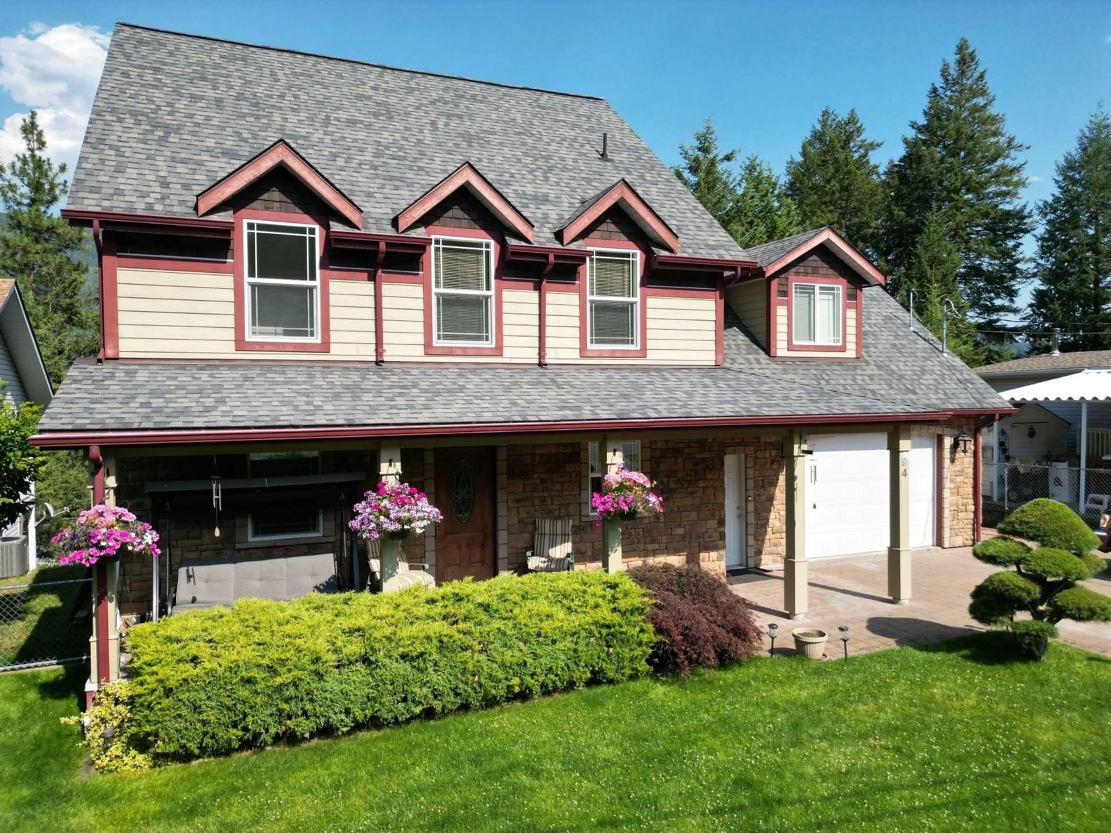 Home with vinyl exterior material for 94 CHASE Road, Christina Lake British Columbia V0H1E0