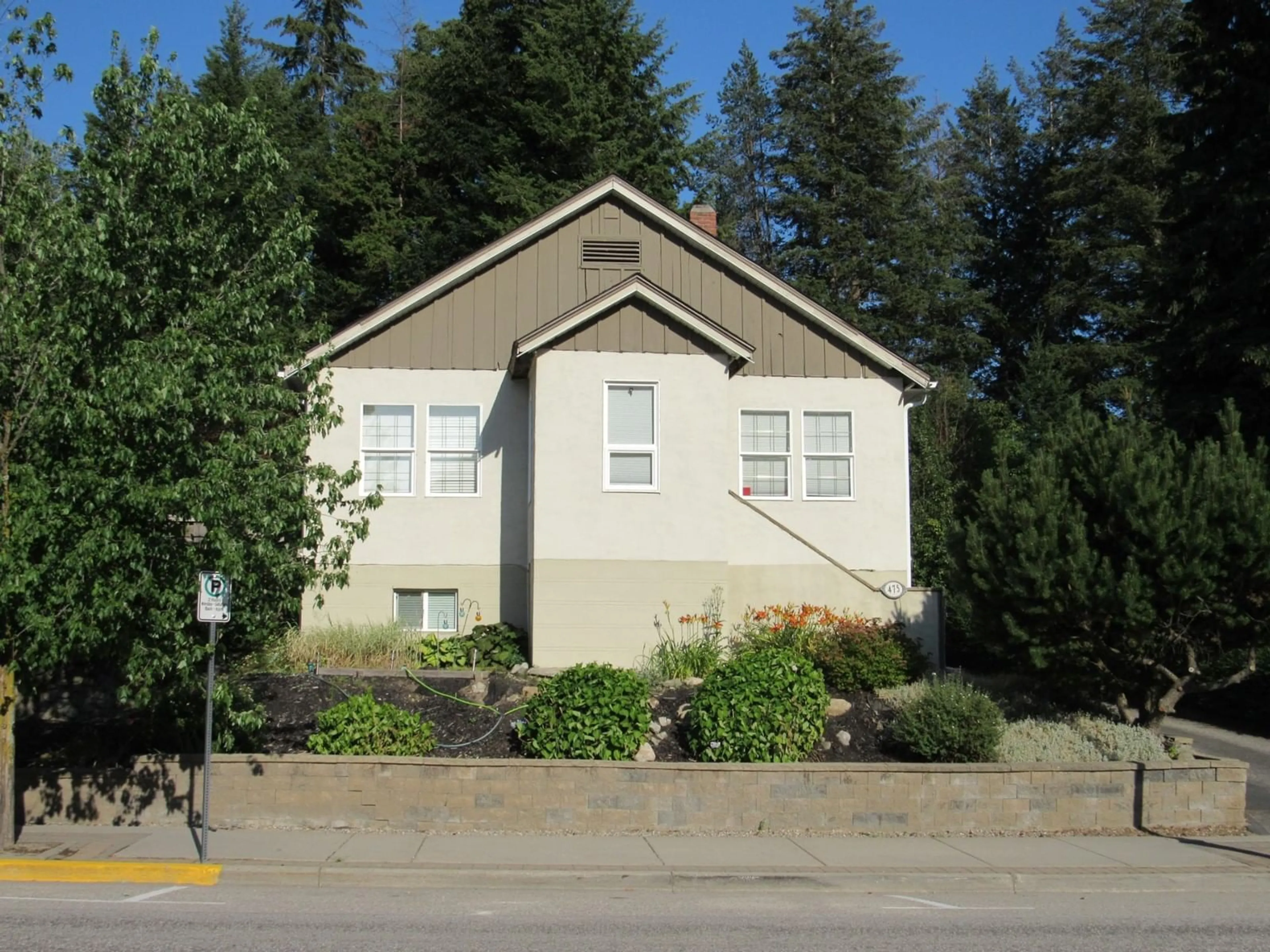 Frontside or backside of a home for 475 COLUMBIA AVENUE, Castlegar British Columbia V1N1G8